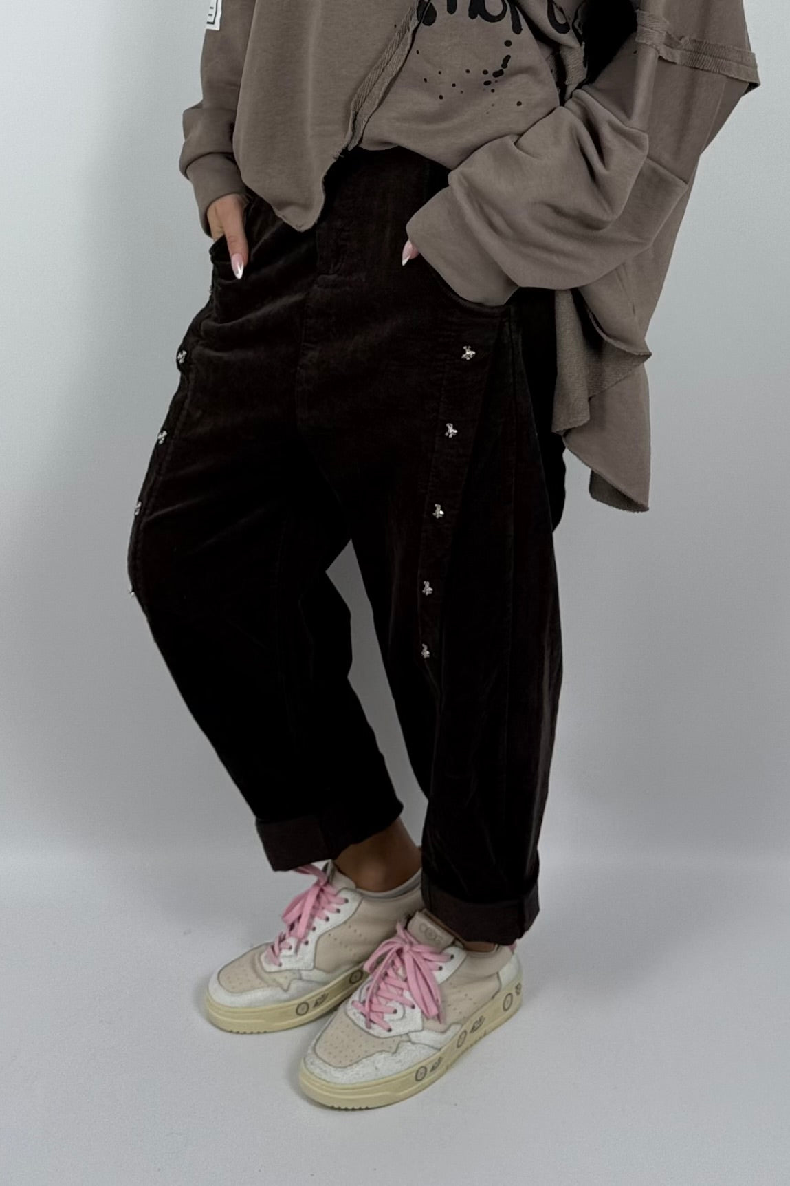 Damen Hose mit Schmuckdetails – Schoko