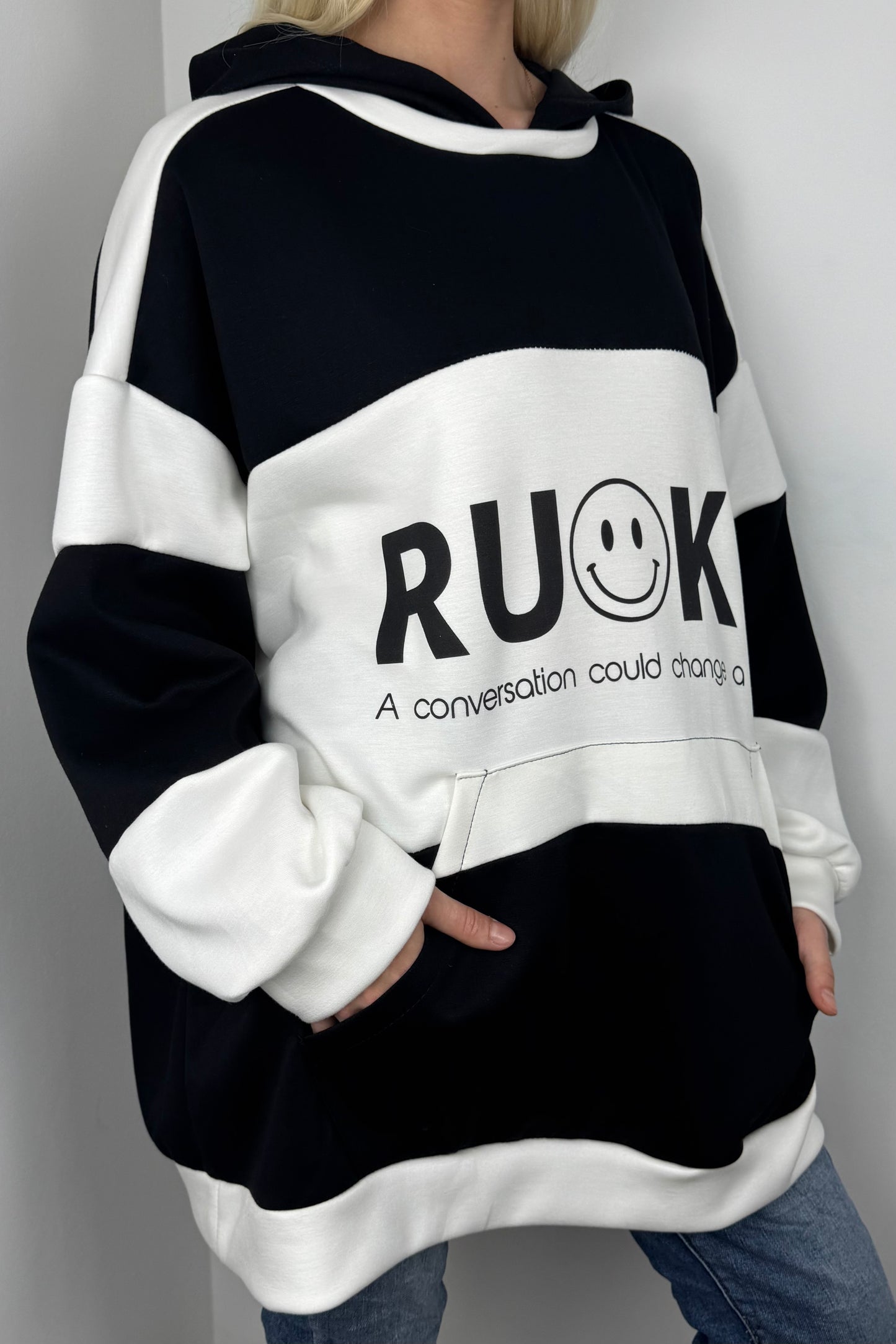 Kapuzensweatshirt mit Statement-Print-Schwarz/Weiß