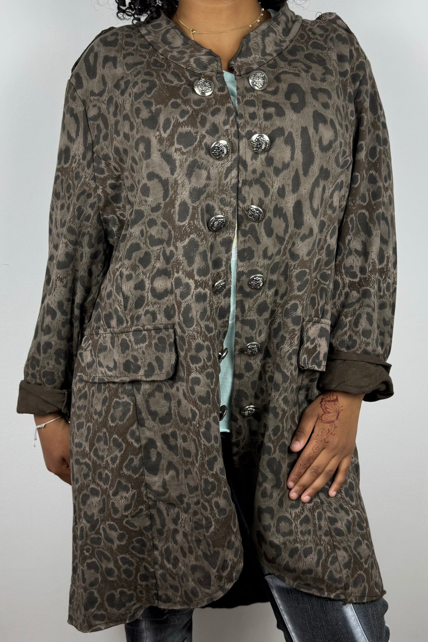 Animalprint-Longjacke mit Knopfleiste und Zierdetails