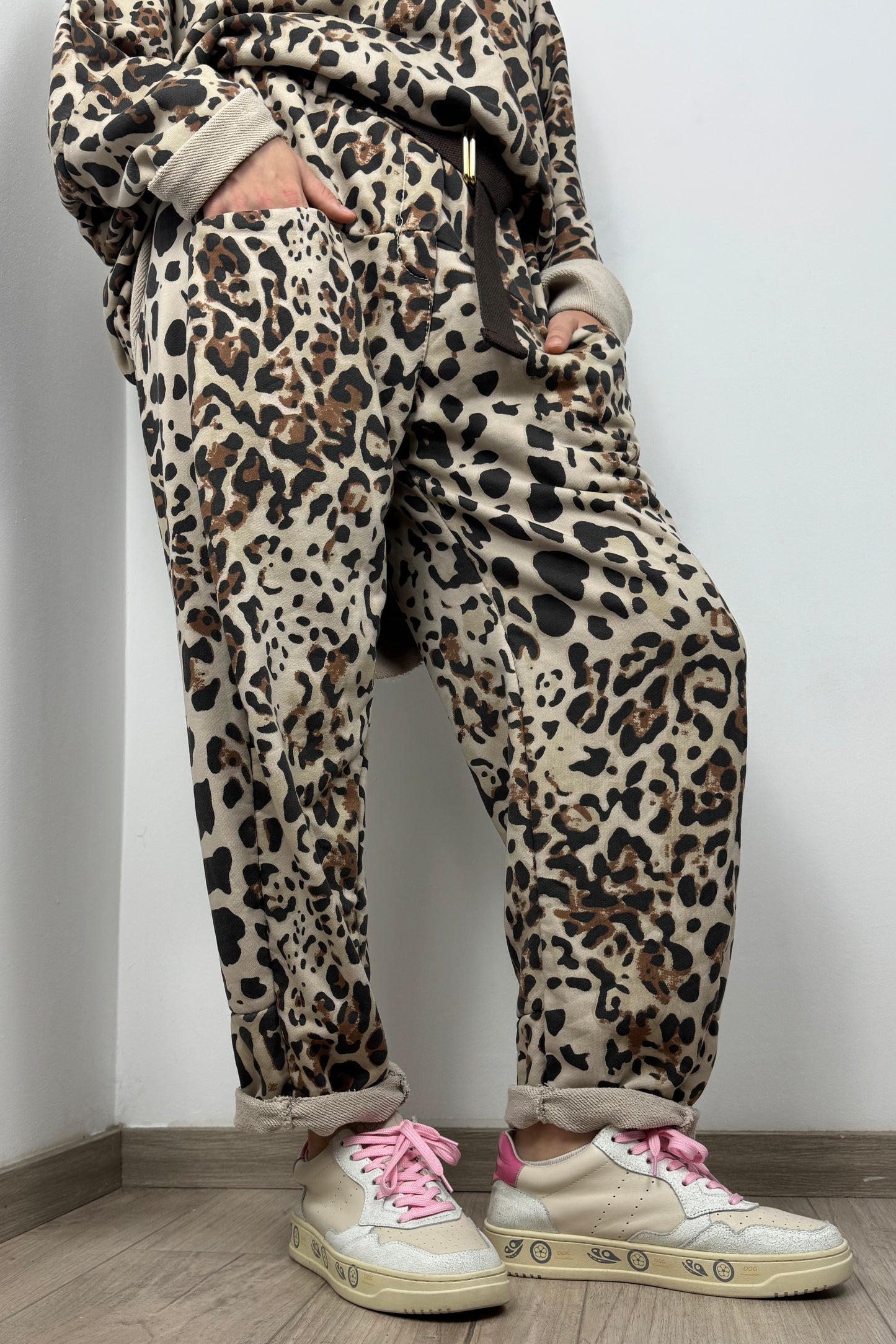 Jogpant mit Animal-Print und Gürtel-Schwarz