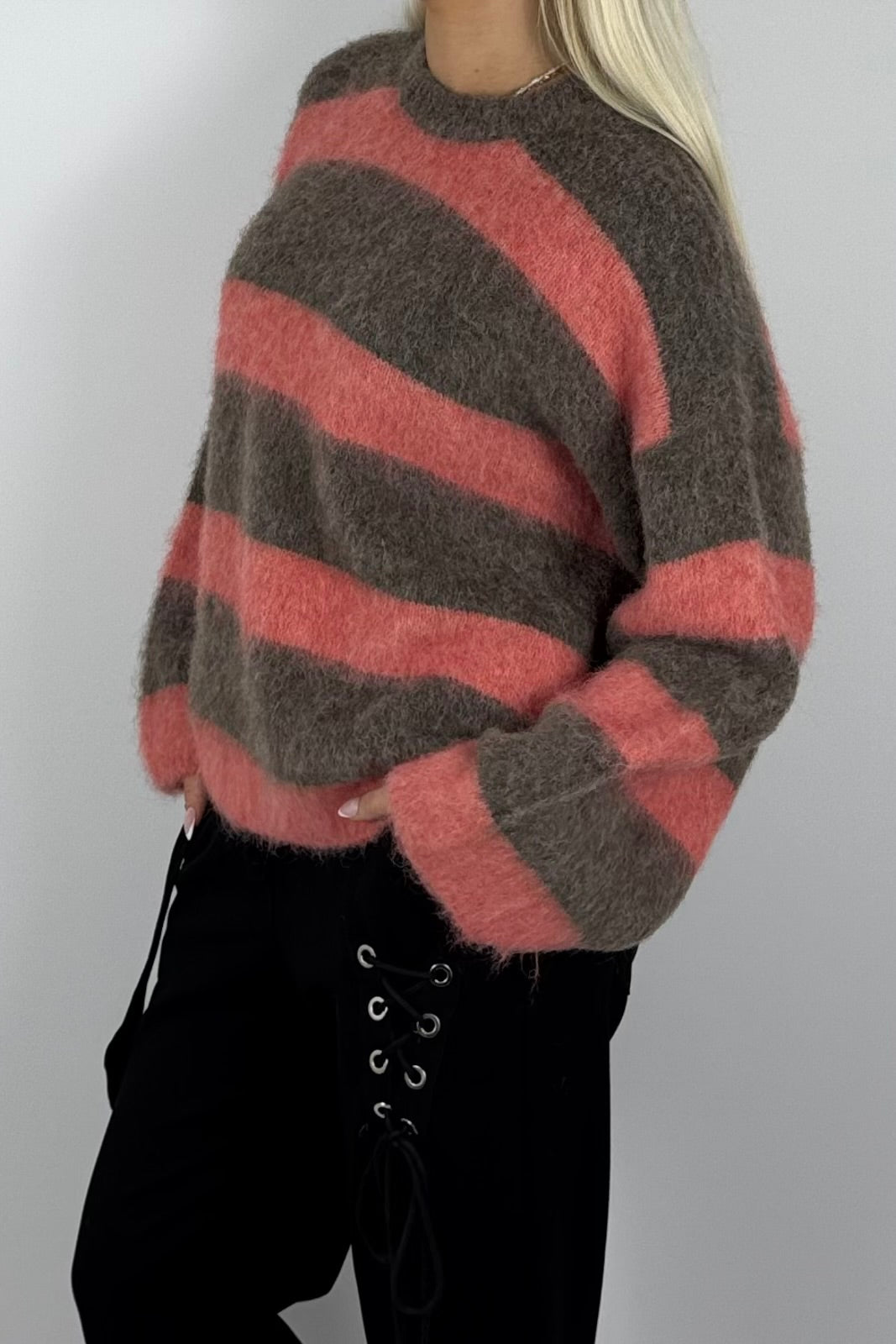 Damen Kuschelpullover gestreift –Mud