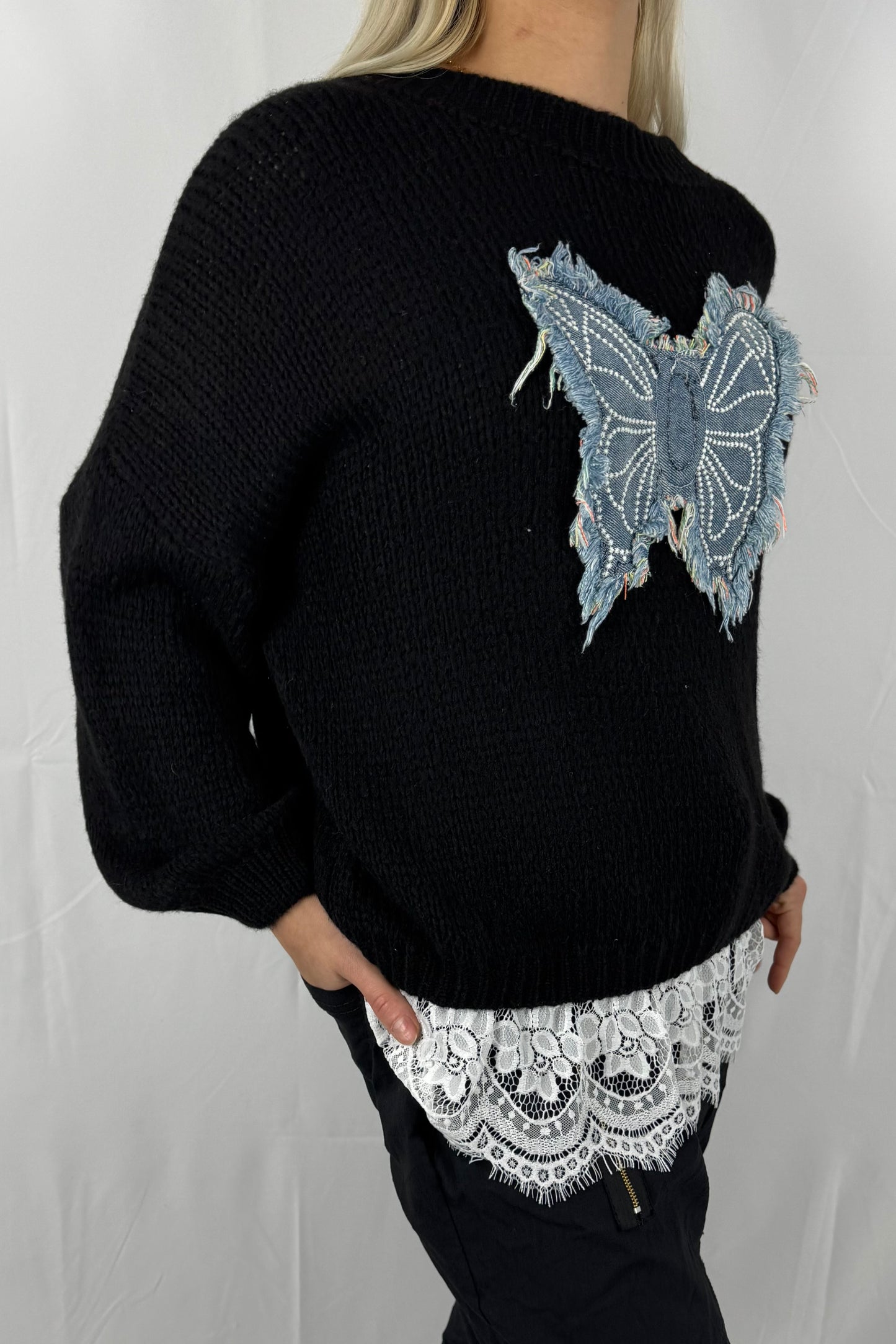Strick Shirt mit Schmetterlings-Applikation & Spitzenabschluss-Schwarz
