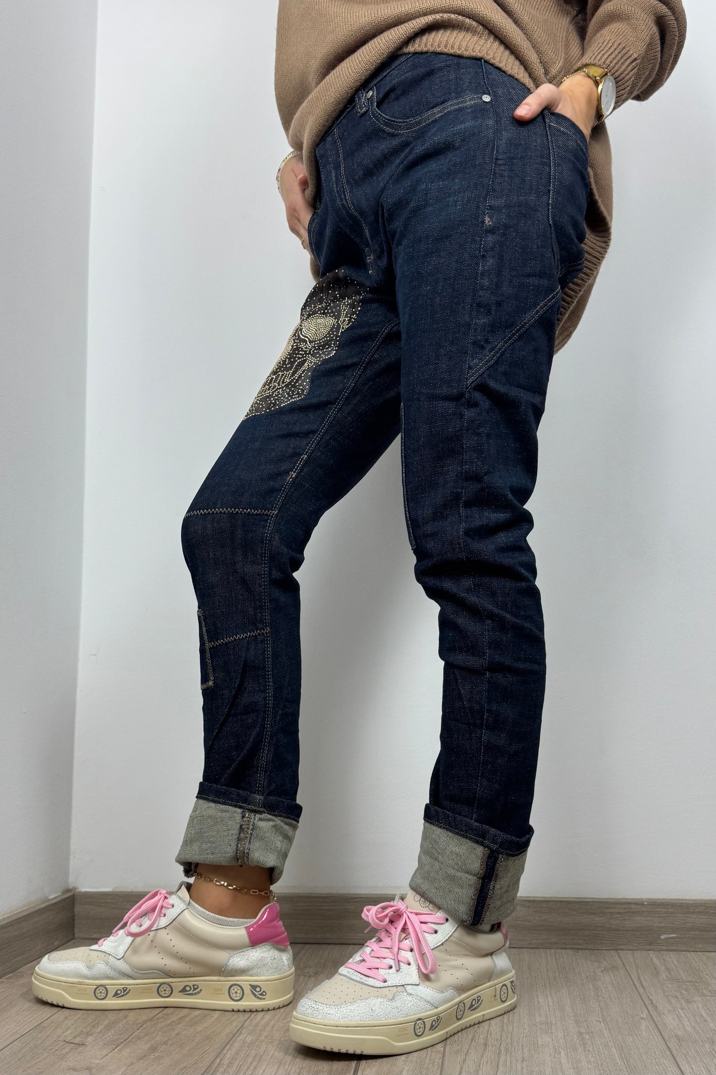 Jeans mit Strass-Skull-Motiv- dark-denim
