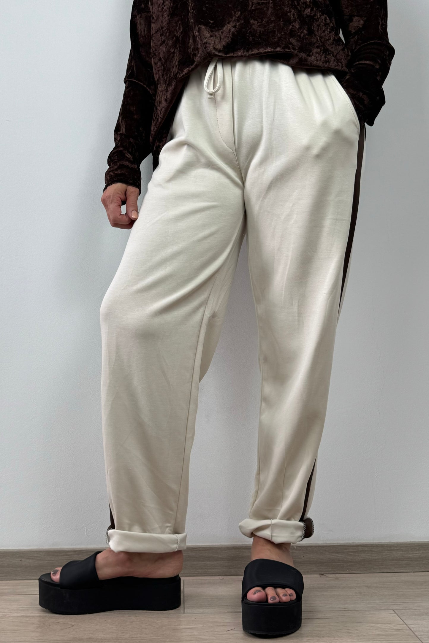 Jogpants mit Kontraststreifen und Kordelzugbund