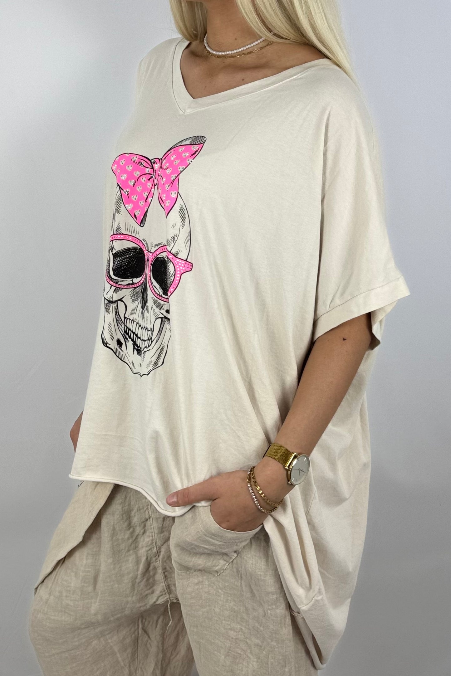 Oversize-Shirt mit Skull-Print & Neon-Details-Beige