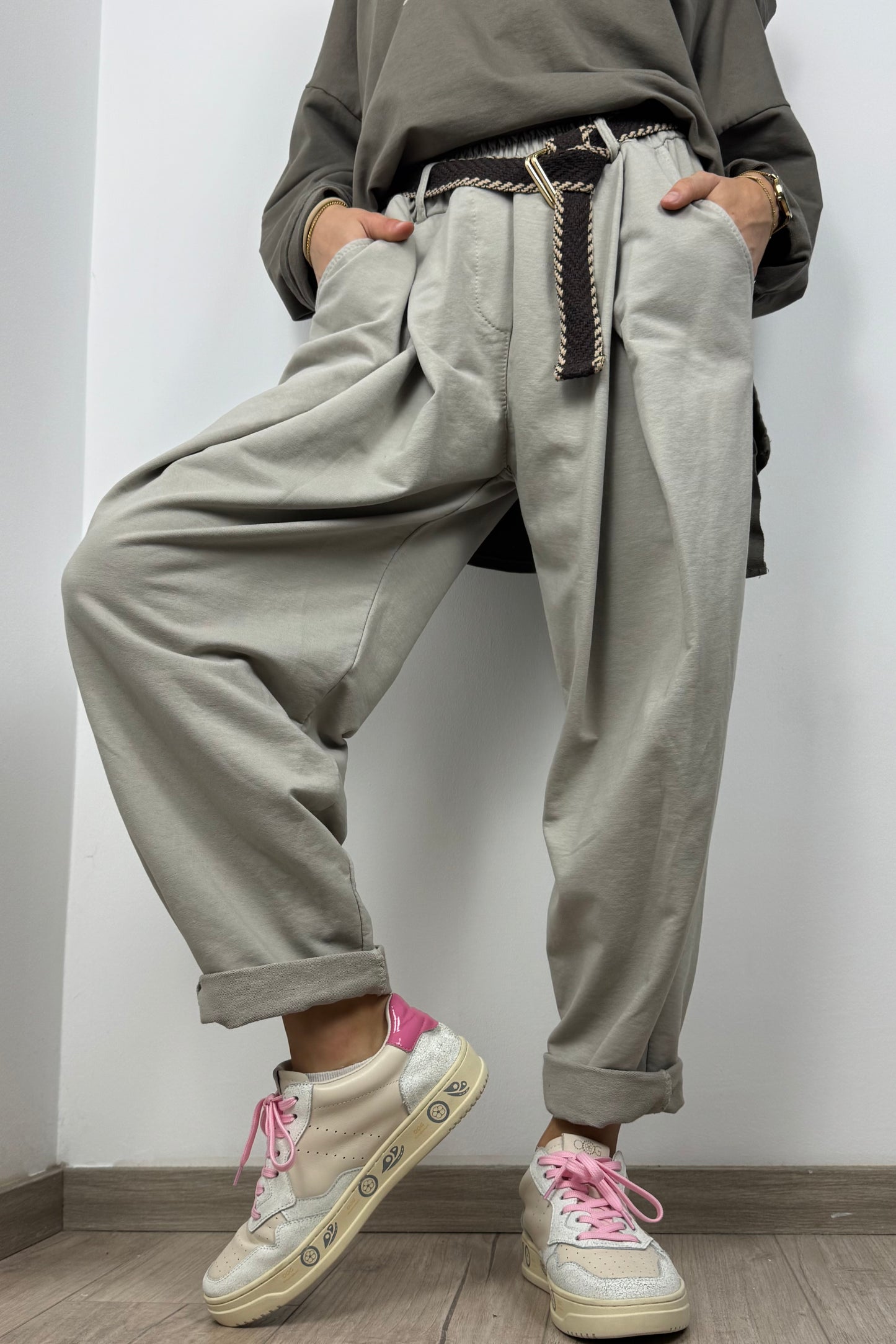 Bequeme Damenhose mit elastischem Bund und Gürtel-Beige