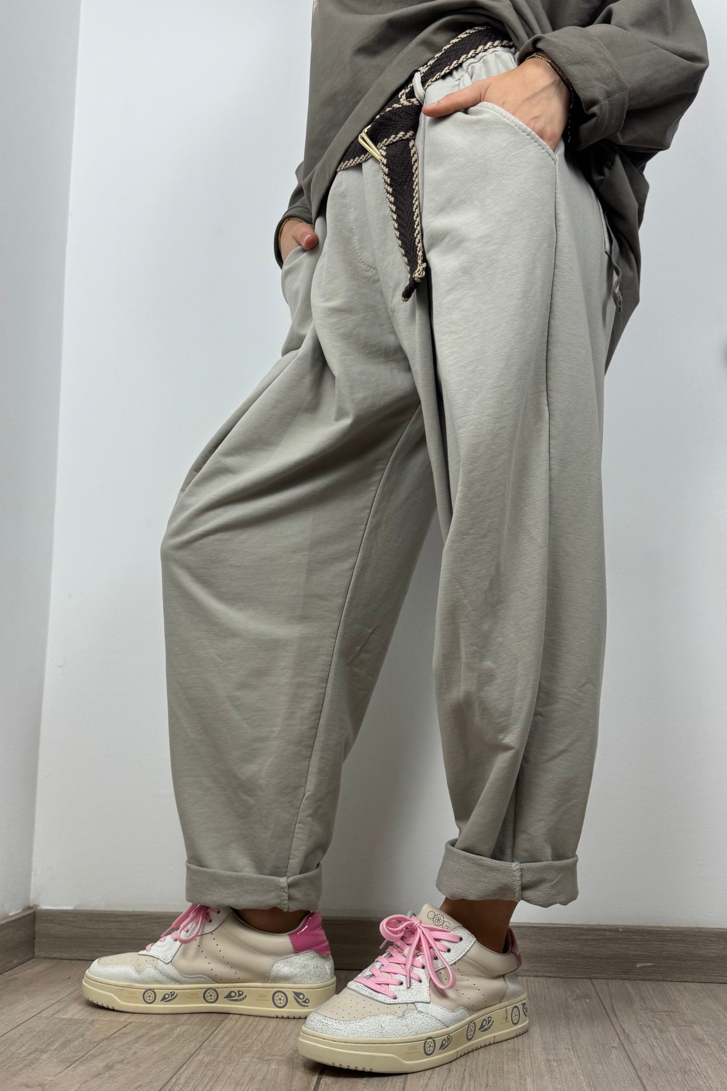 Bequeme Damenhose mit elastischem Bund und Gürtel-Beige
