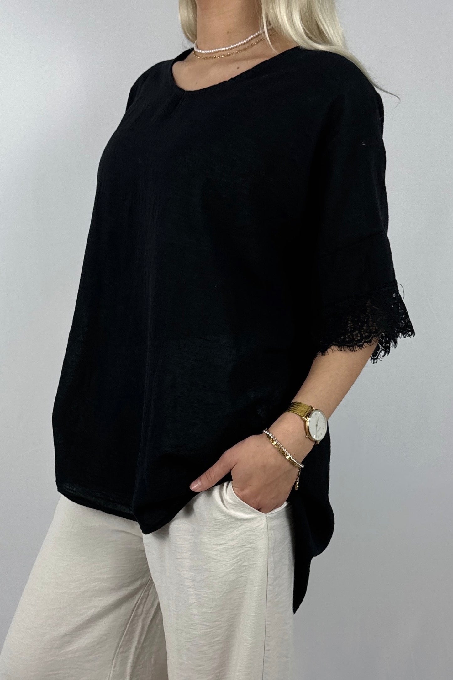 Oversize Damen Shirt mit Spitzen Details und V Ausschnitt-Schwarz