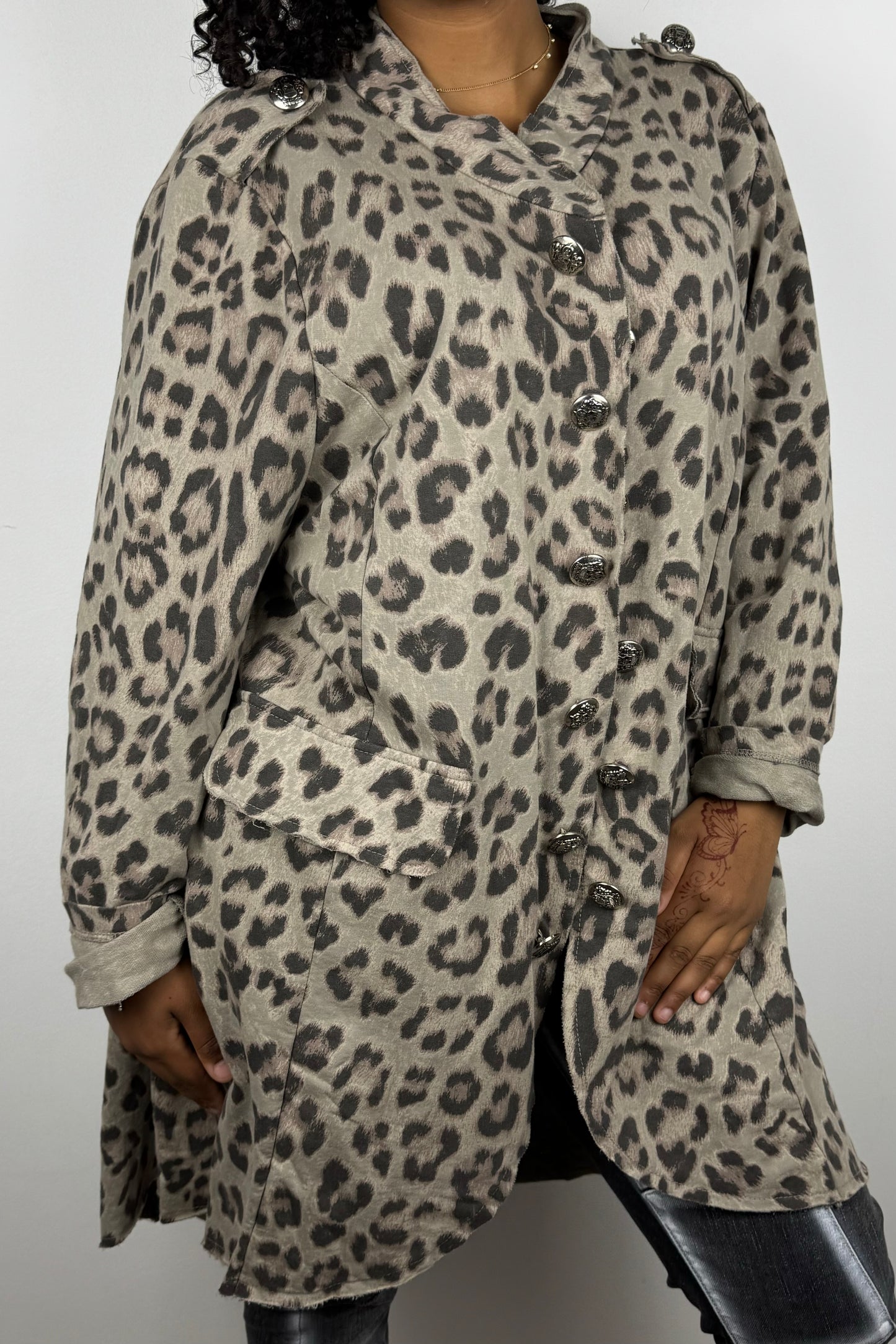 Animalprint-Longjacke mit Knopfleiste und Zierdetails