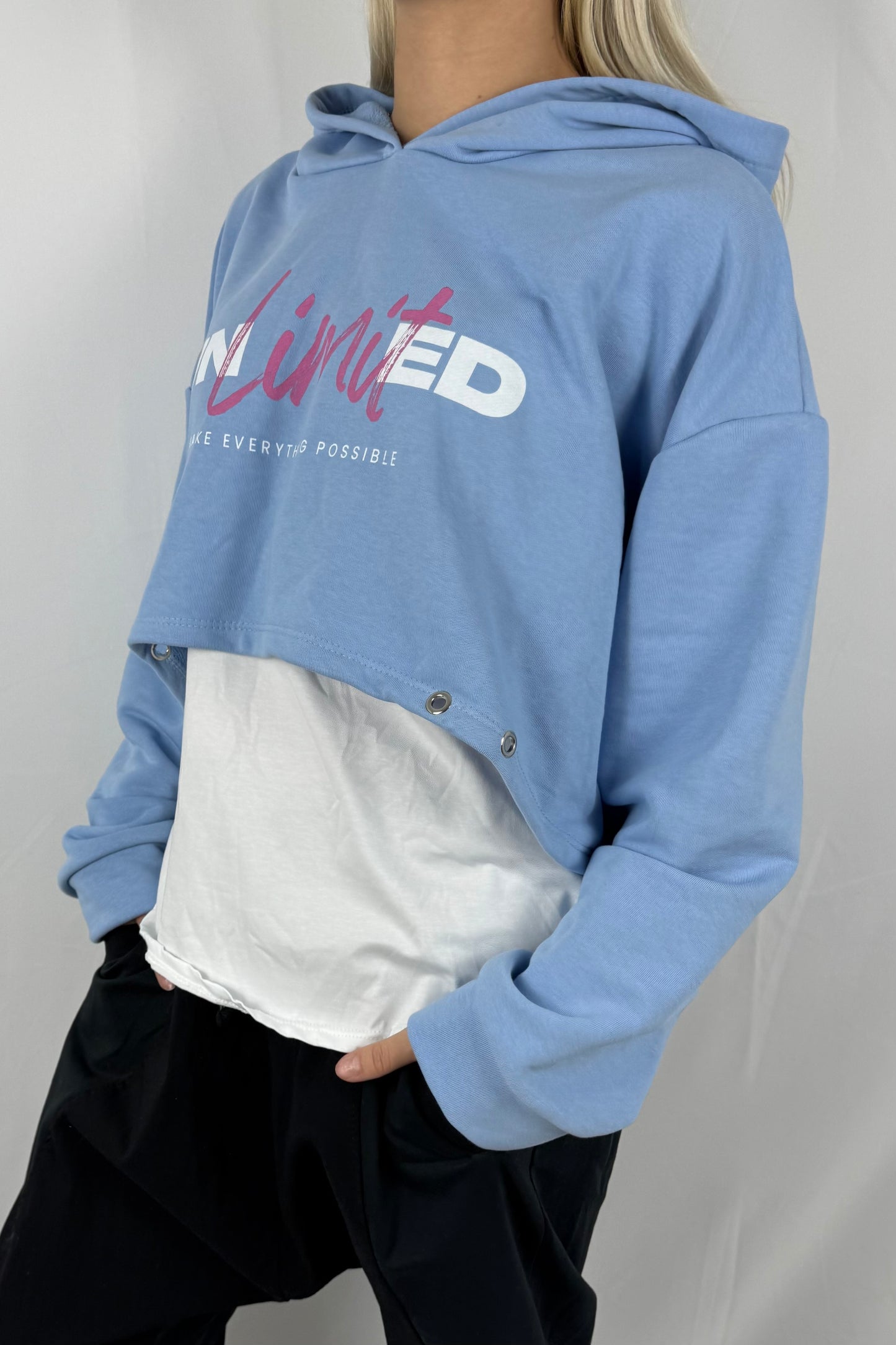 Cropped Hoodie „Unlimited – Make Everything Possible“-Hellblau