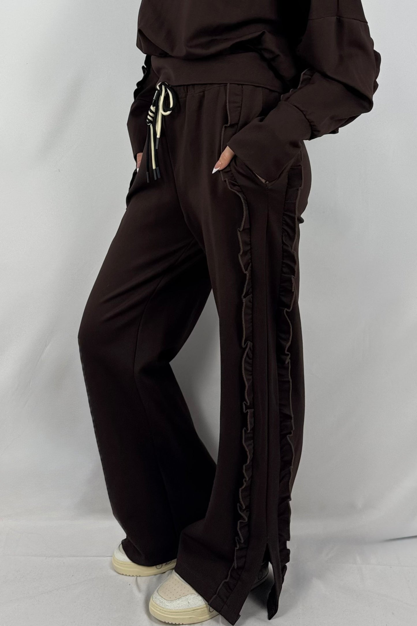 Lässige Hose mit Rüschen-Details-Schoko