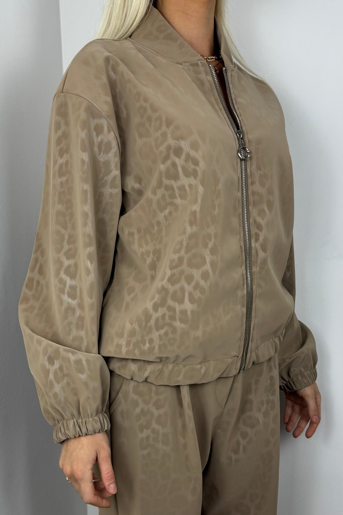 Leichte Übergangsjacke mit dezentem Animal-Muster – One Size