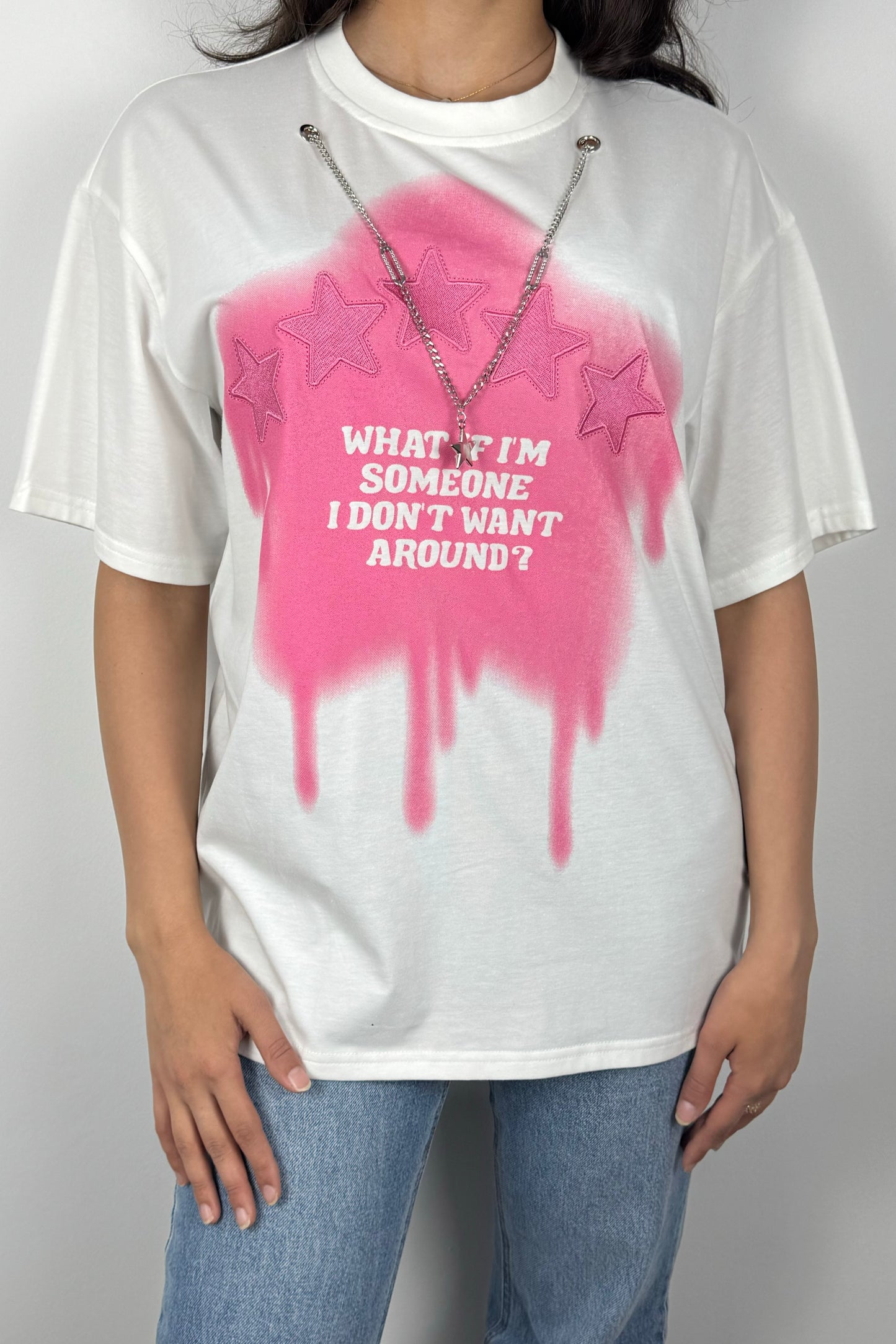 Oversize Statement-T-Shirt mit Kette – „What if I’m someone…?“