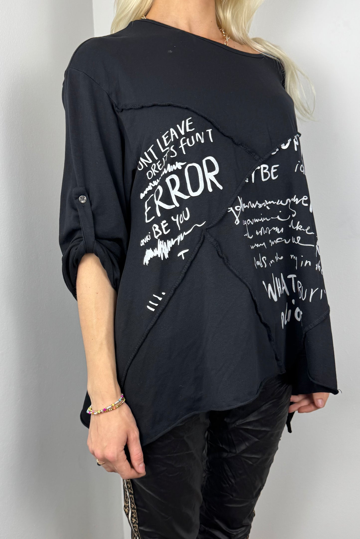 Oversize Shirt mit asymmetrischem Schnitt und Print-Details-Schwarz