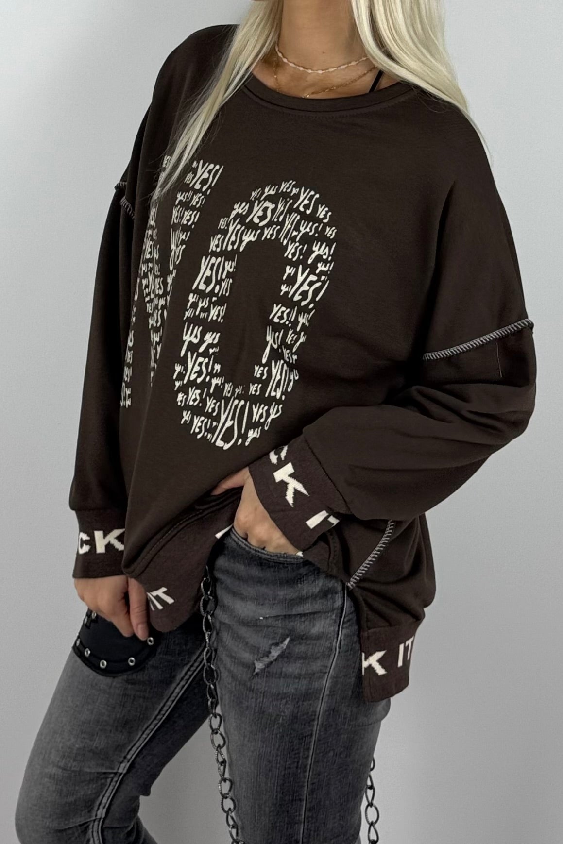 Damen-Sweatshirt mit „NO“-Print und „Rock It“-Bündchen-Schoko