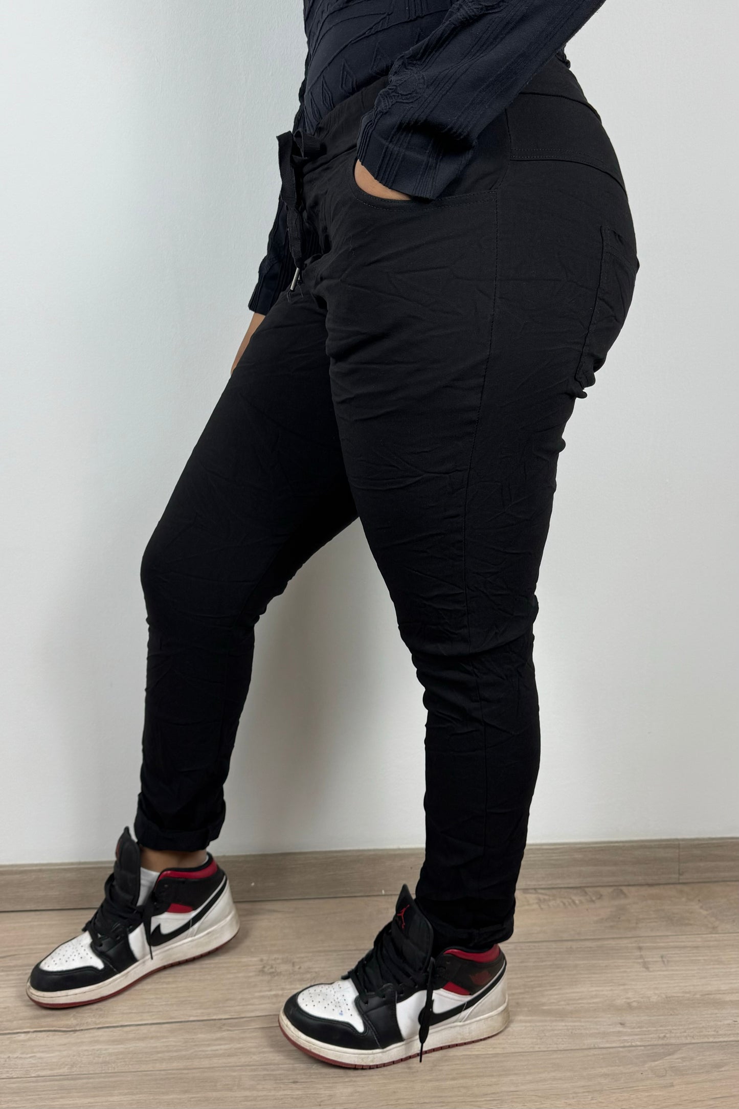 Schmal geschnittene Damen-Stretchhose – figurbetonter Sitz