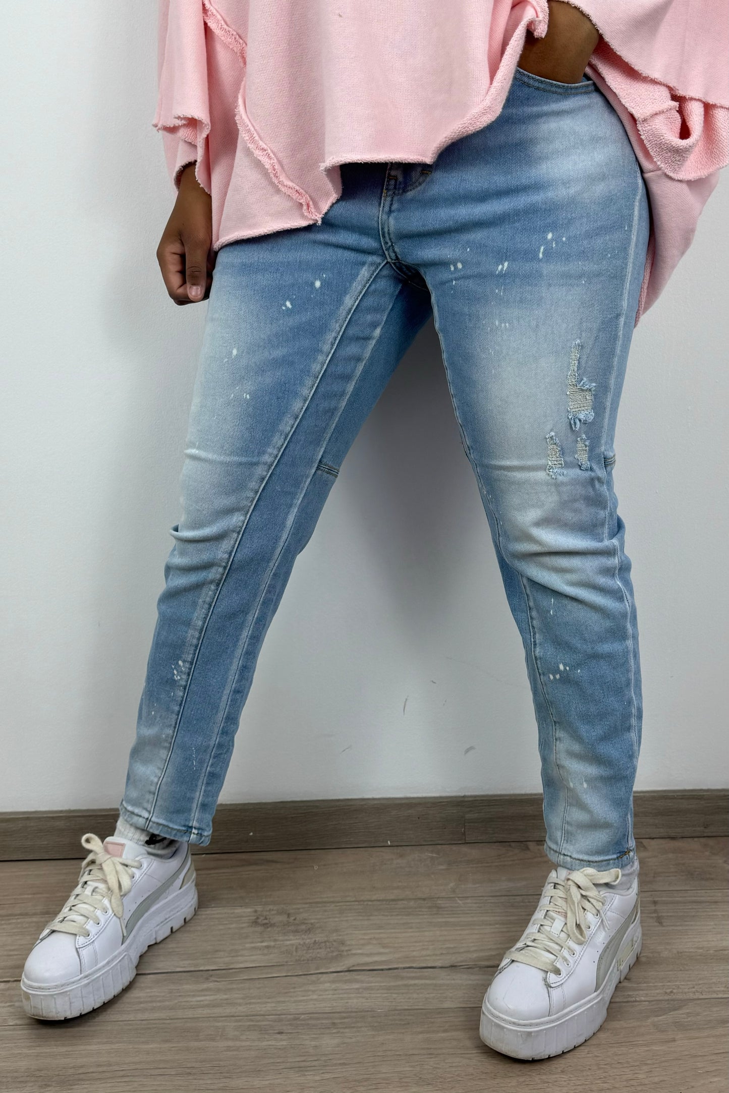 Hellblaue Damenjeans – moderner Urban-Look