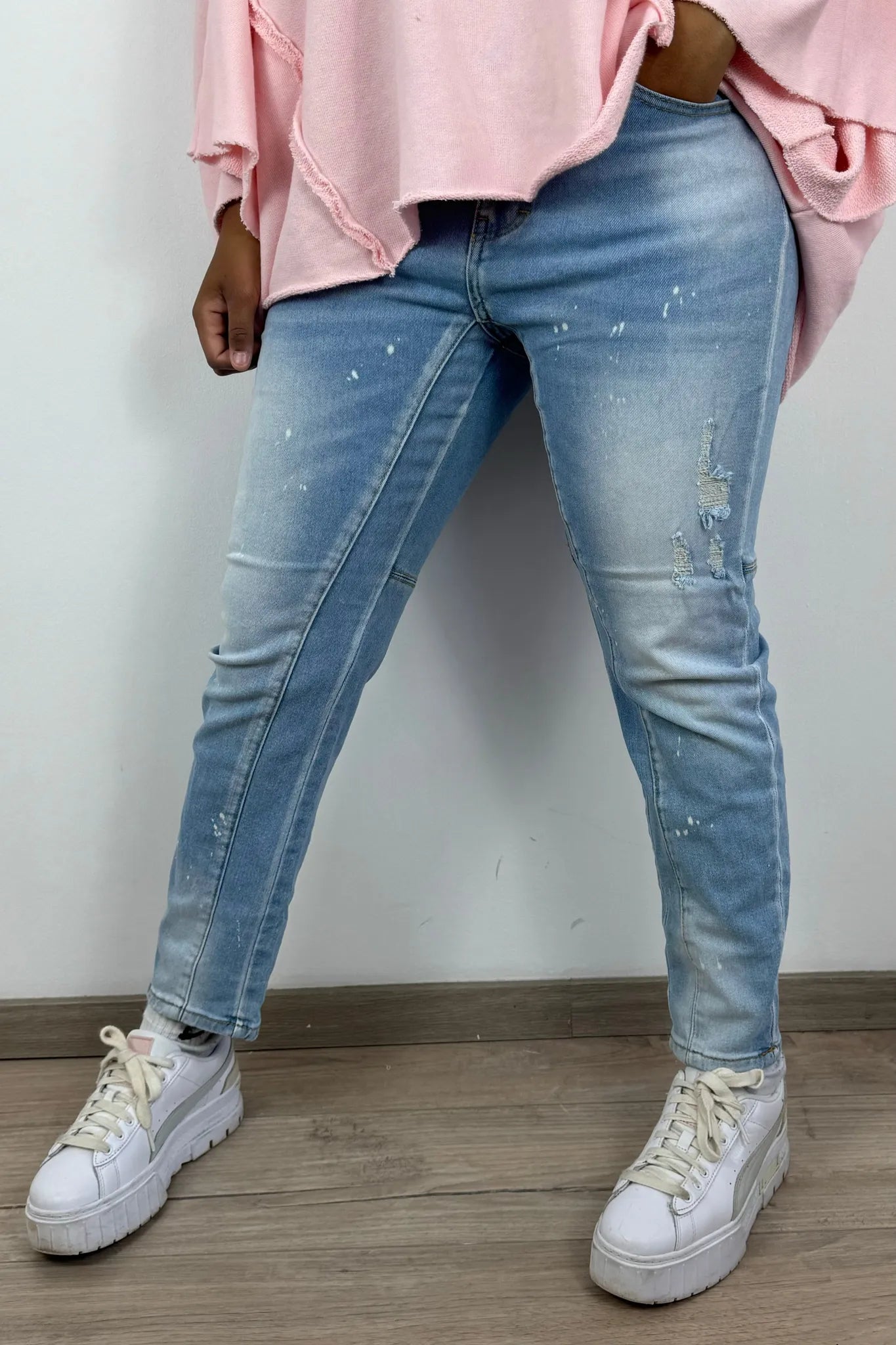 Hellblaue Damenjeans – moderner Urban-Look