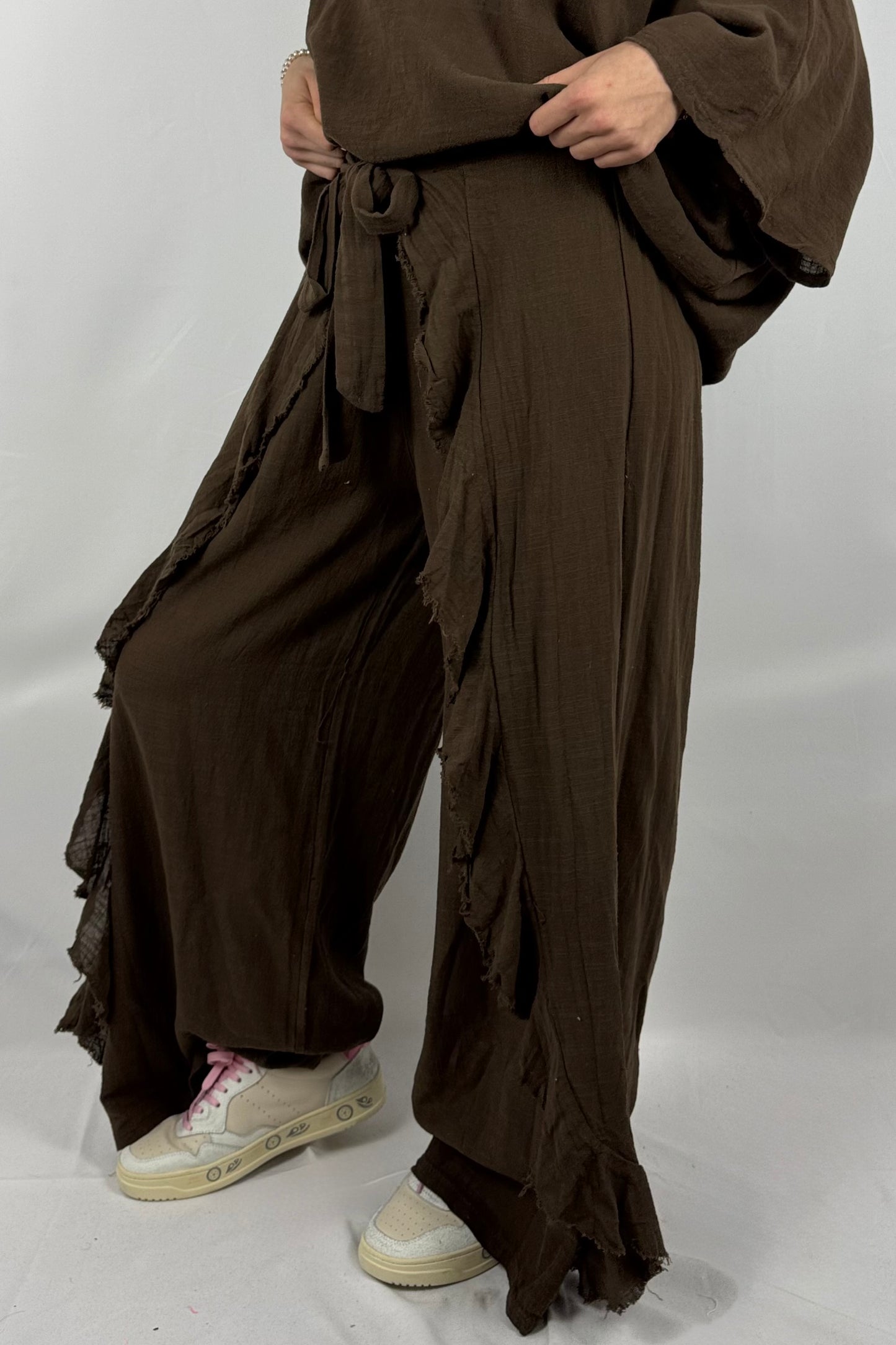 Baumwoll Hose mit Bindegürtel & Volants – Boho Style-Choco