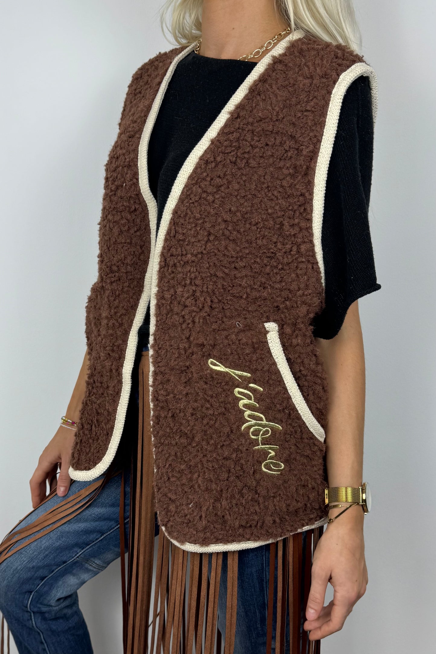 Flauschige Weste mit Stickerei –Choco