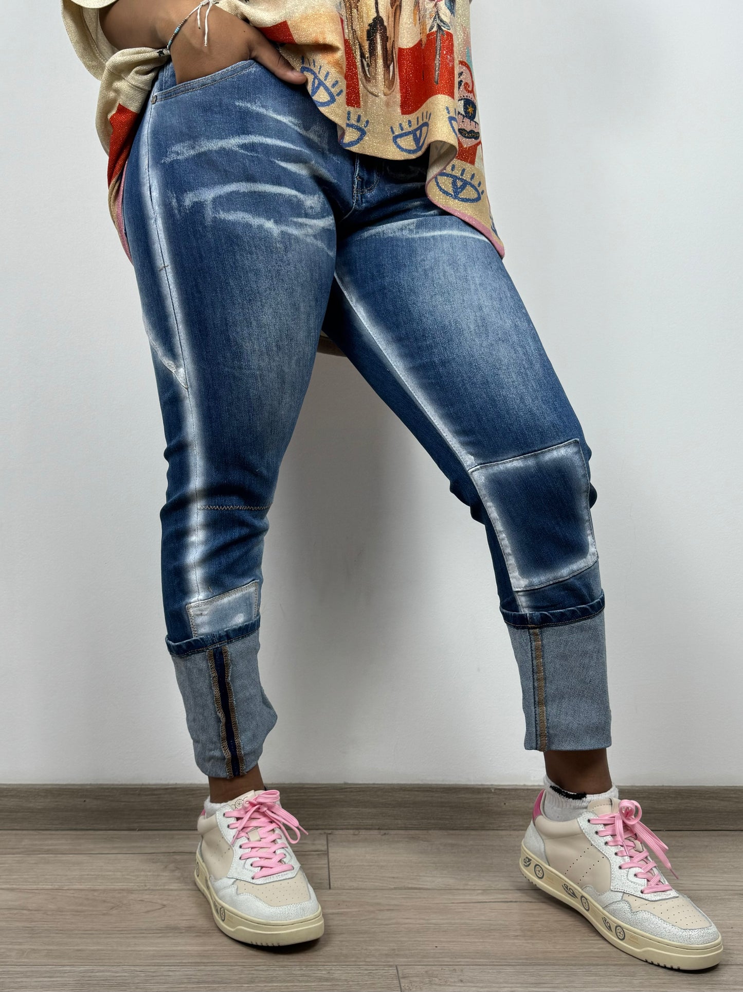 Baggy-Jeans mit starker Kontrastwaschung und Ziernähten
