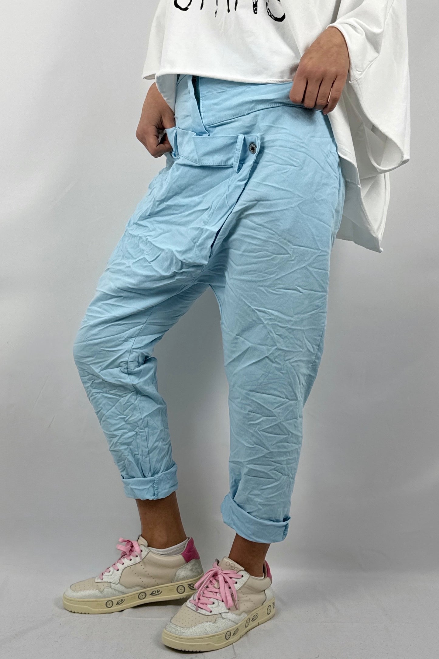 Damen Hose im Baggy Style mit Knopf Detail-Hellblau