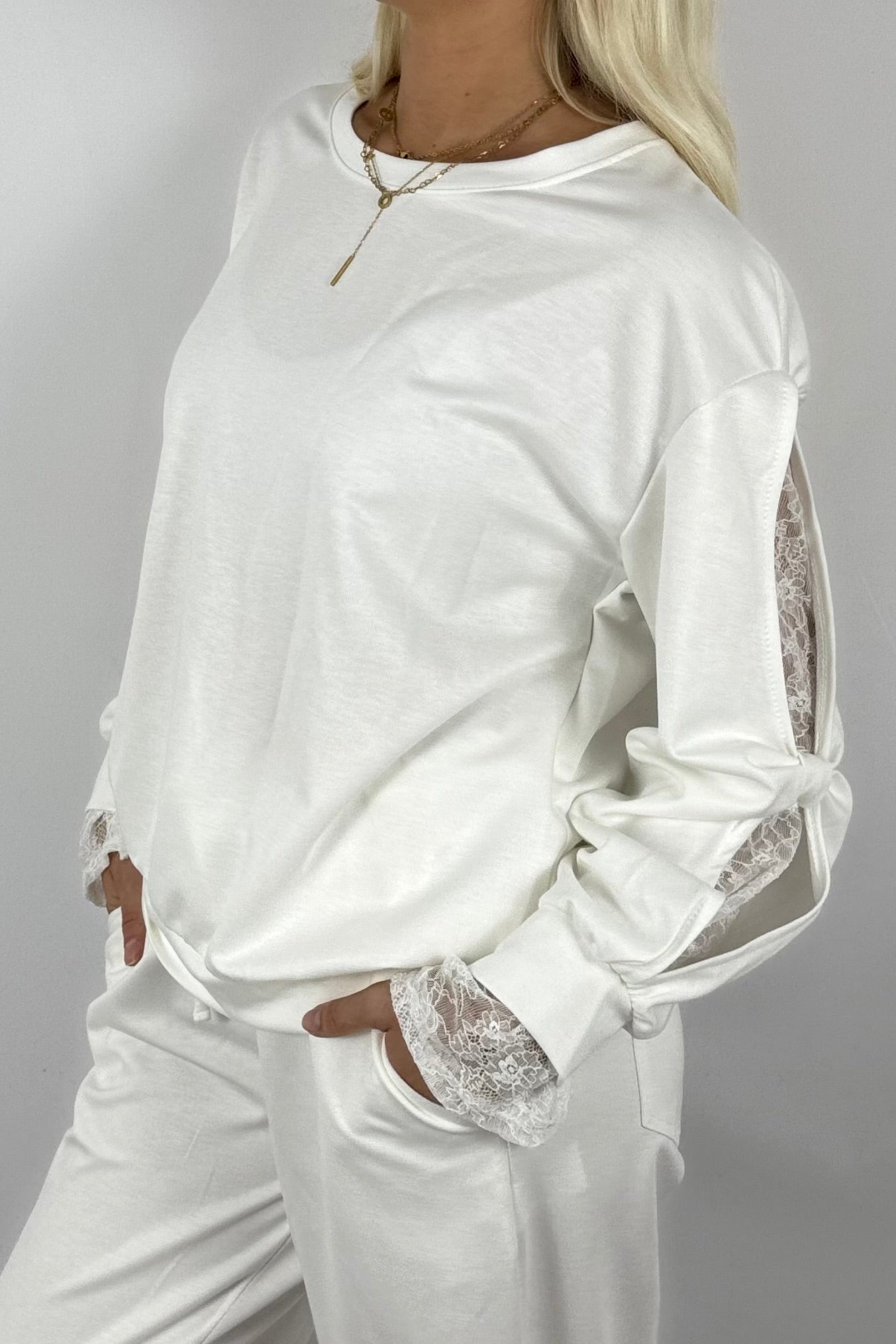 Damen Sweatshirt aus Viskose – Oversize mit Raffärmeln-Weiß