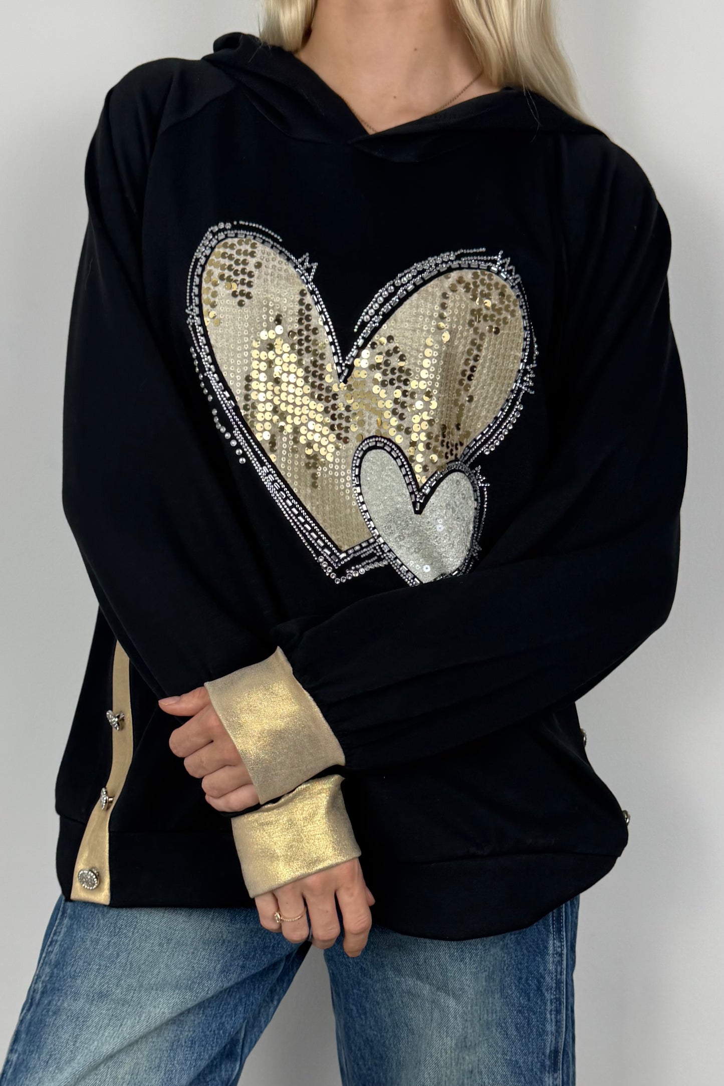 Hoodie mit Herz-Applikation und Glitzer-Details-Schwarz