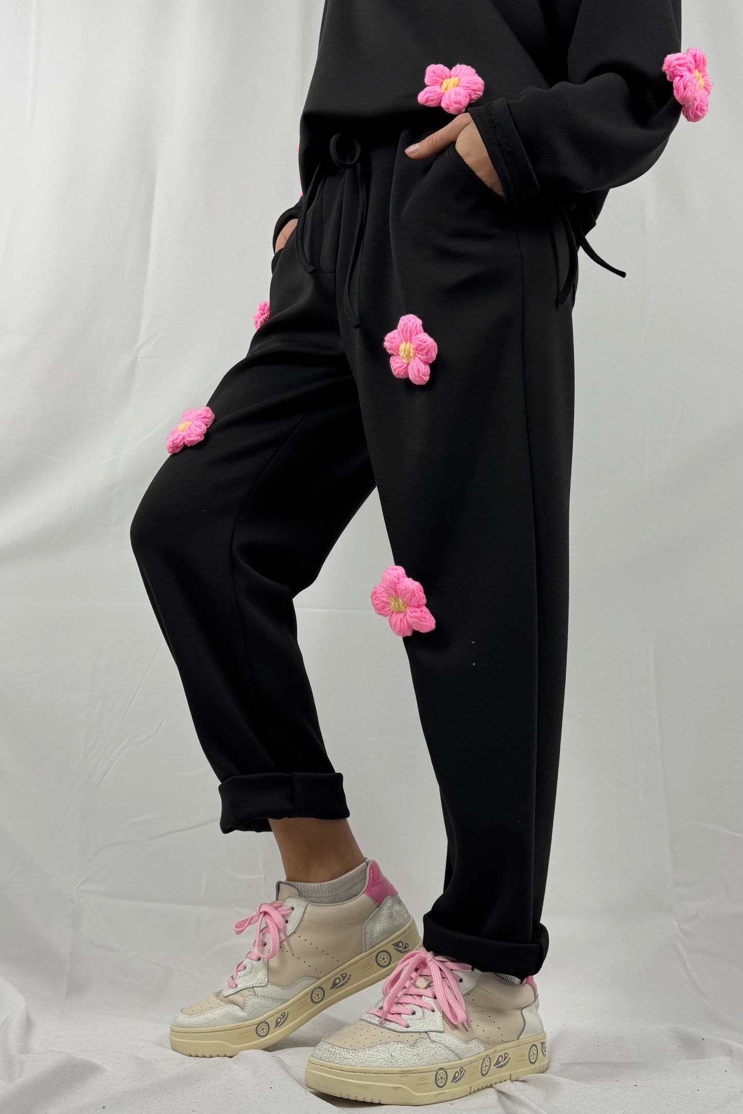 Hose mit Häkelblumen & Kordelzug-Schwarz