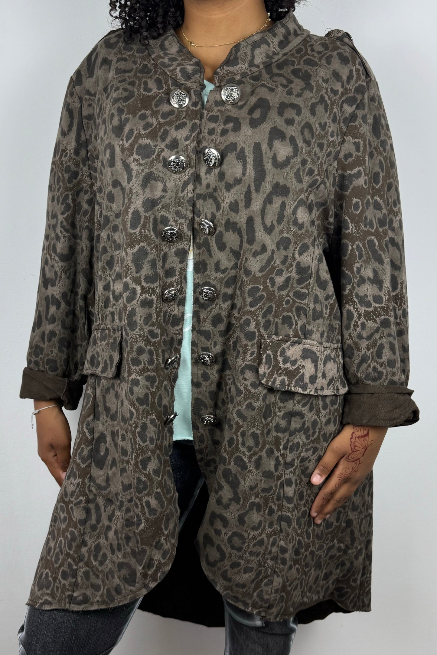 Animalprint-Longjacke mit Knopfleiste und Zierdetails