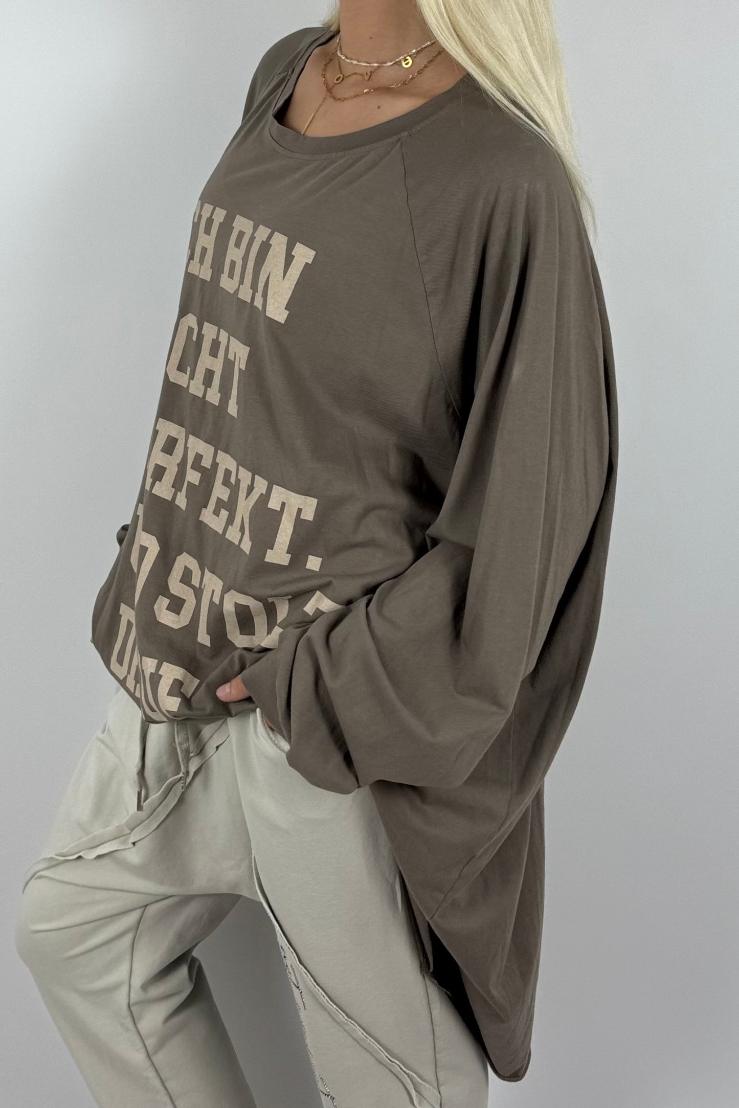 Oversize Longshirt mit Statement-Print –Mud