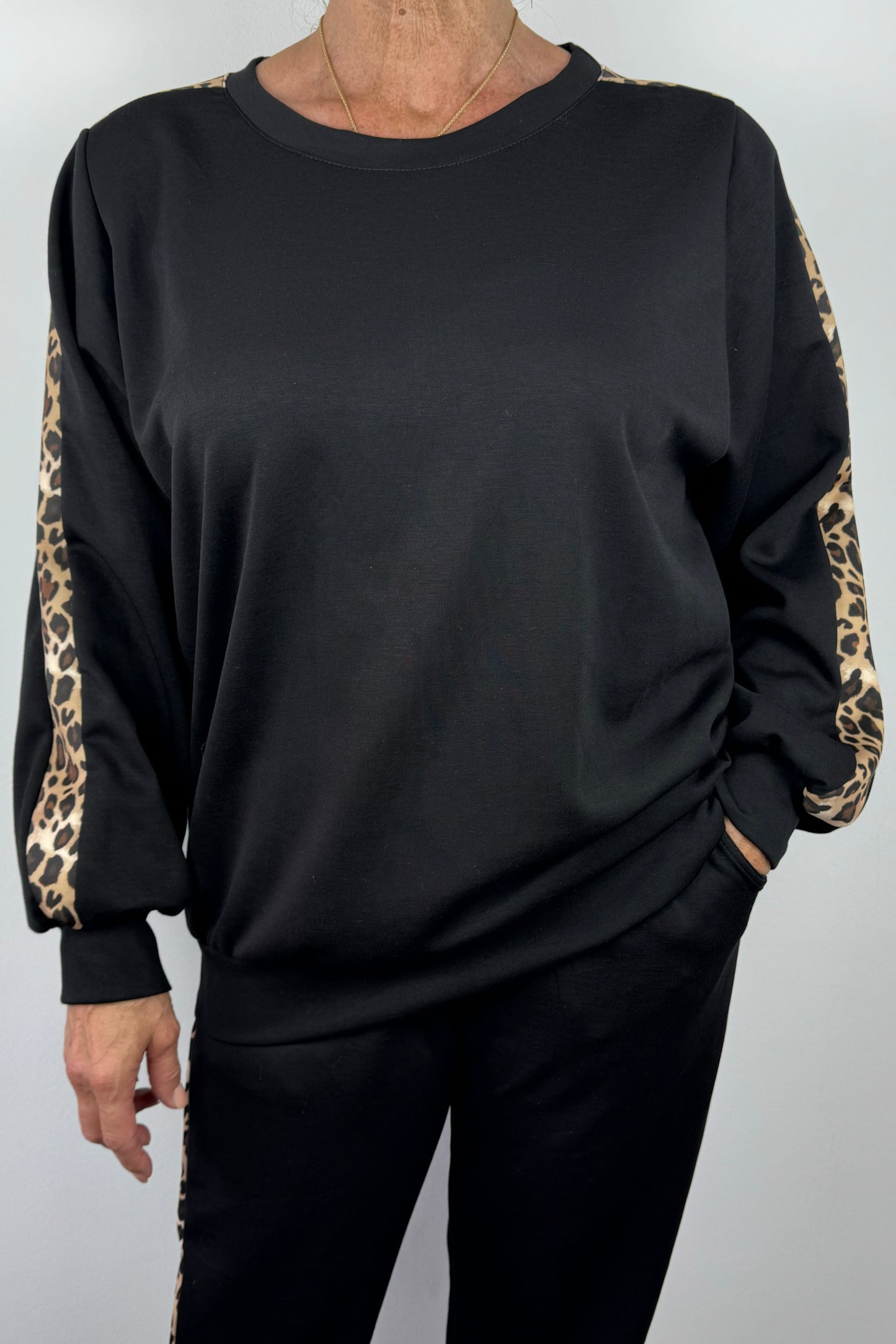 Sweatshirt mit Animal-Streifen an den Ärmeln