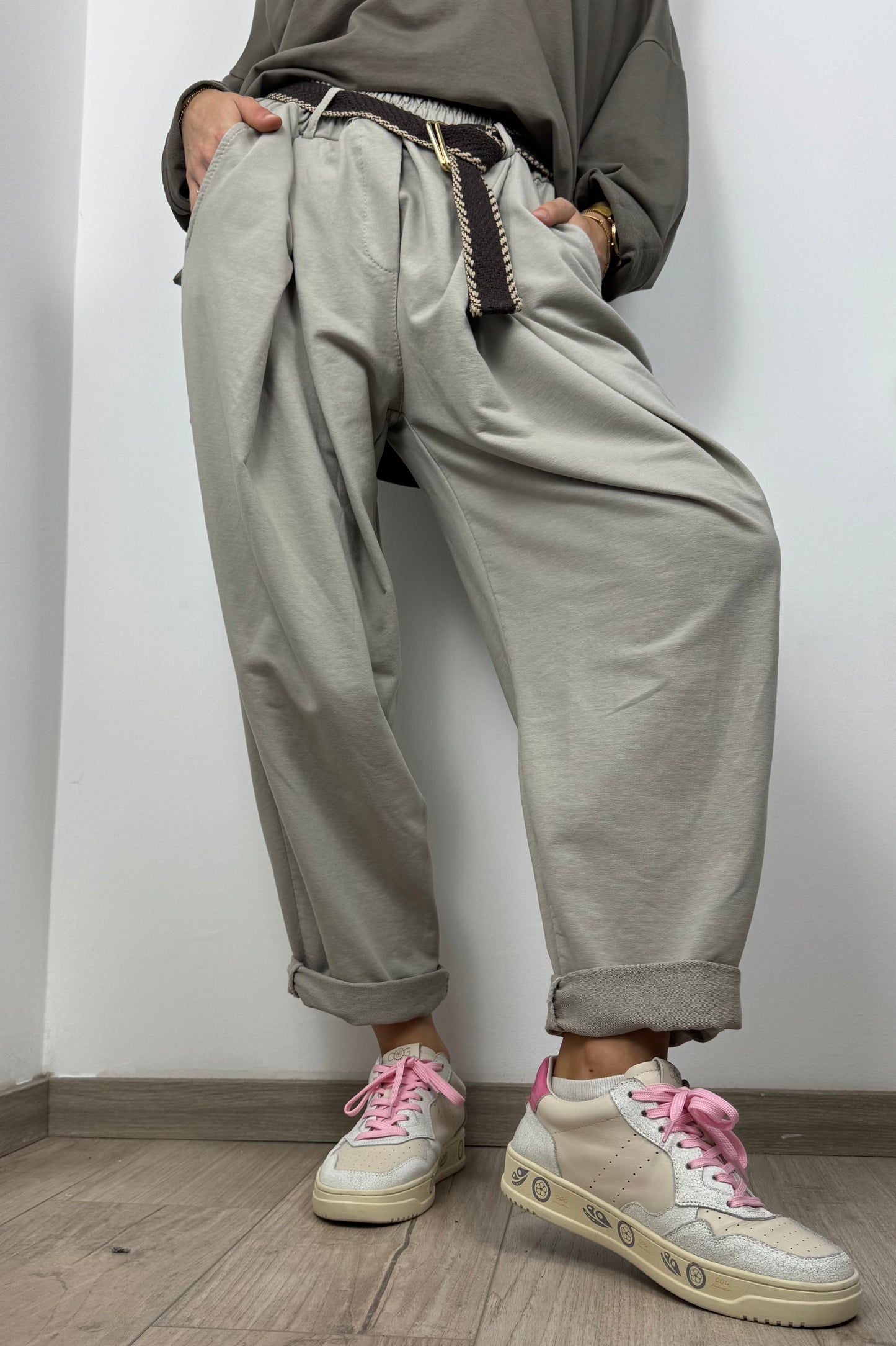 Bequeme Damenhose mit elastischem Bund und Gürtel-Beige