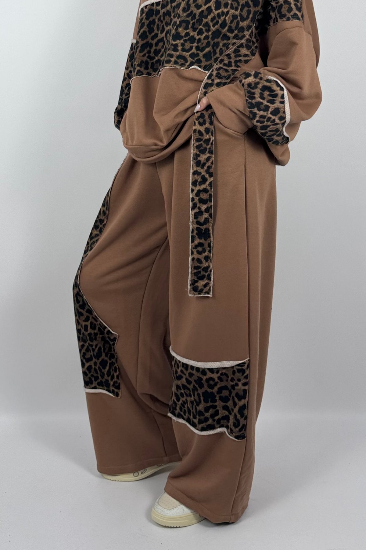 Damen Wide-Leg Hose mit Leo-Muster & Patchwork-Design –Kamel