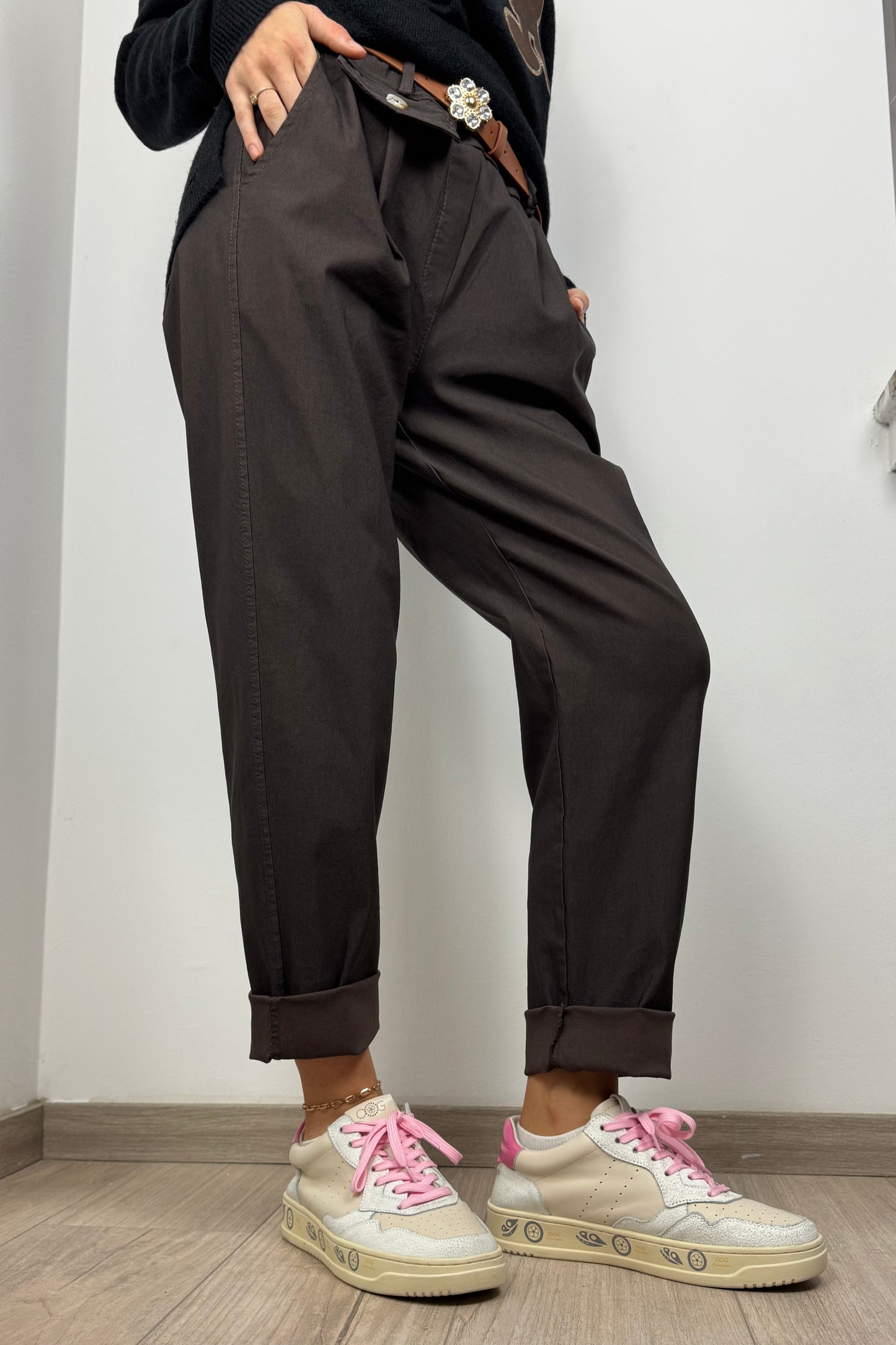 Elegante Stoffhose mit Gürtel-Chocolate