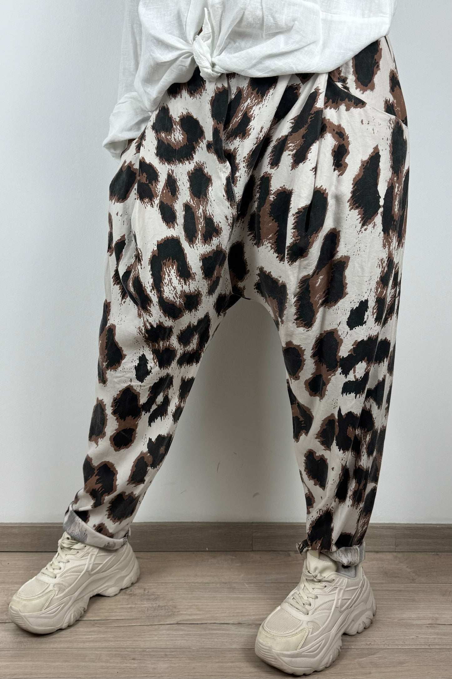 Hose mit Leopardenmuster – weiter Bein-Schnitt, bequem