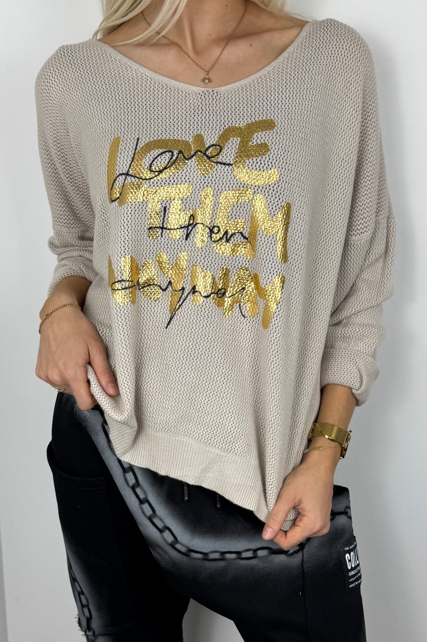 Damen Shirt mit Glitzer-Schriftzug „Love Them Anyway“ –Beige