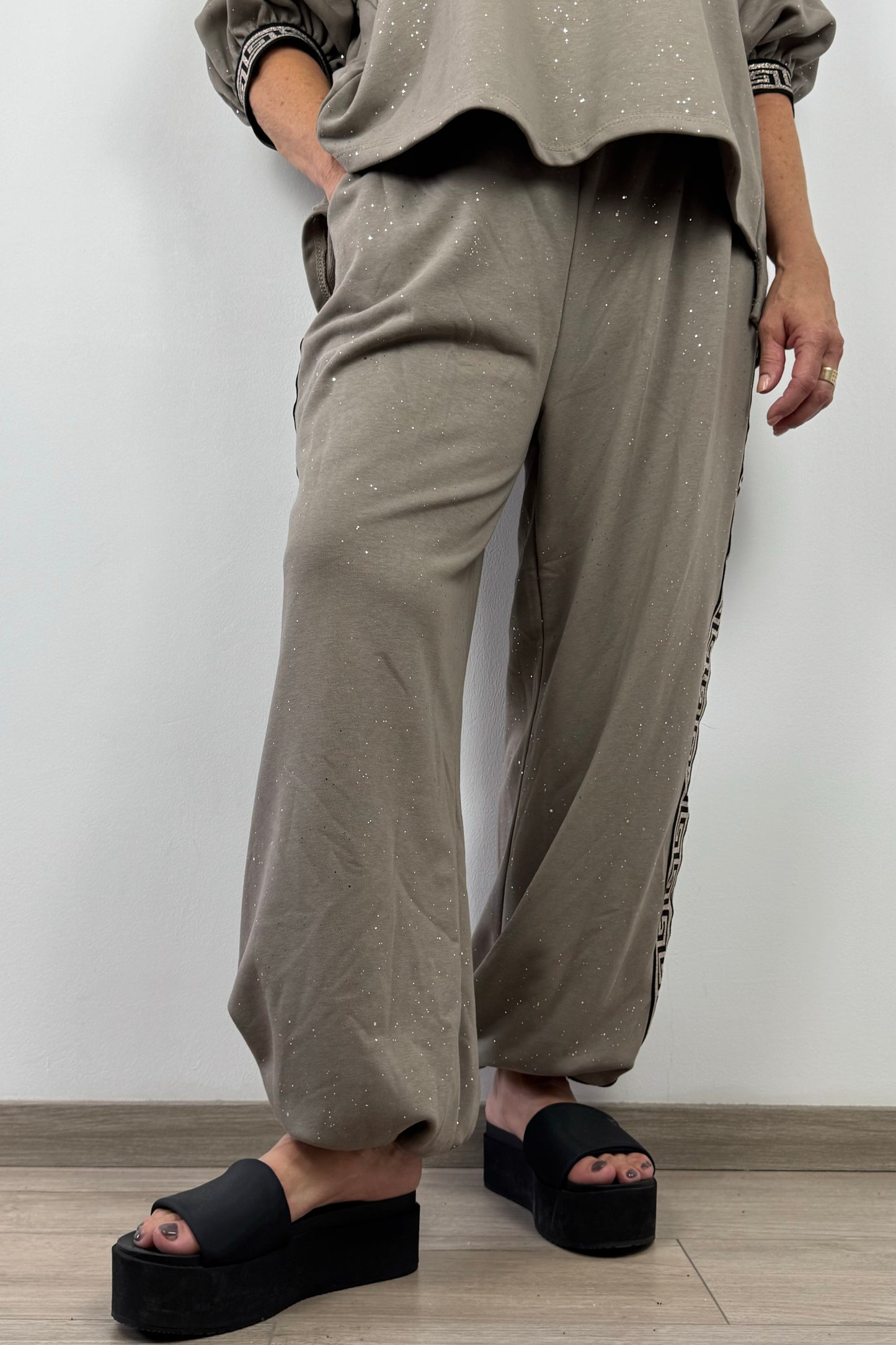 Damen Jogpants – Glitzereffekt & seitliche Zierstreifen