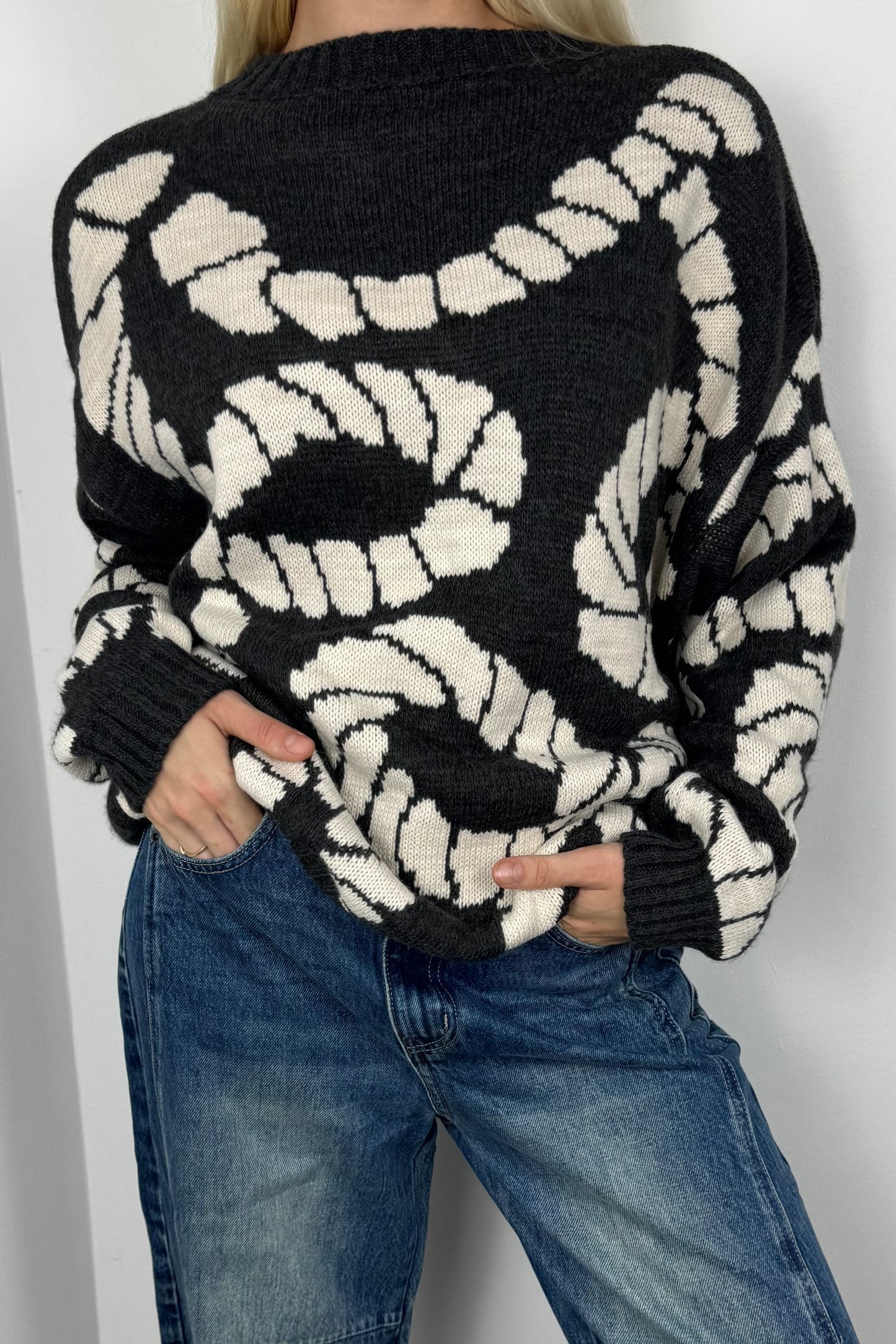 Pullover mit modernem Muster-Schwarz