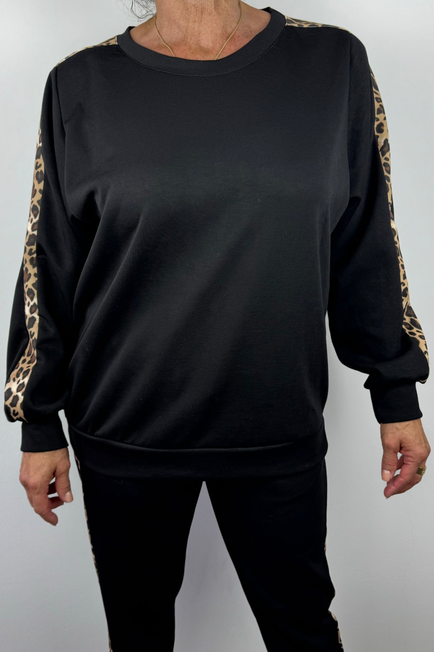Sweatshirt mit Animal-Streifen an den Ärmeln