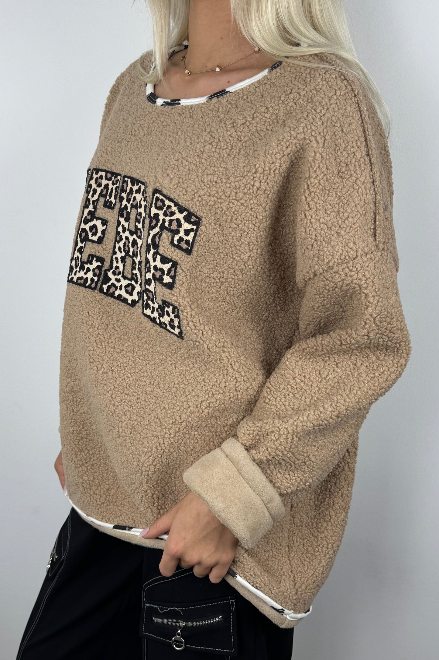 Oversize Teddy Pullover „LIEBE“ –Cammel