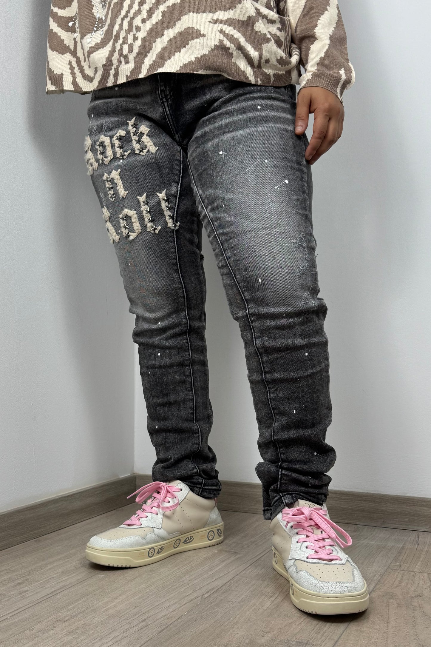 Rock ’n Roll Jeans – Schwarz im Used Look mit Nieten & Print