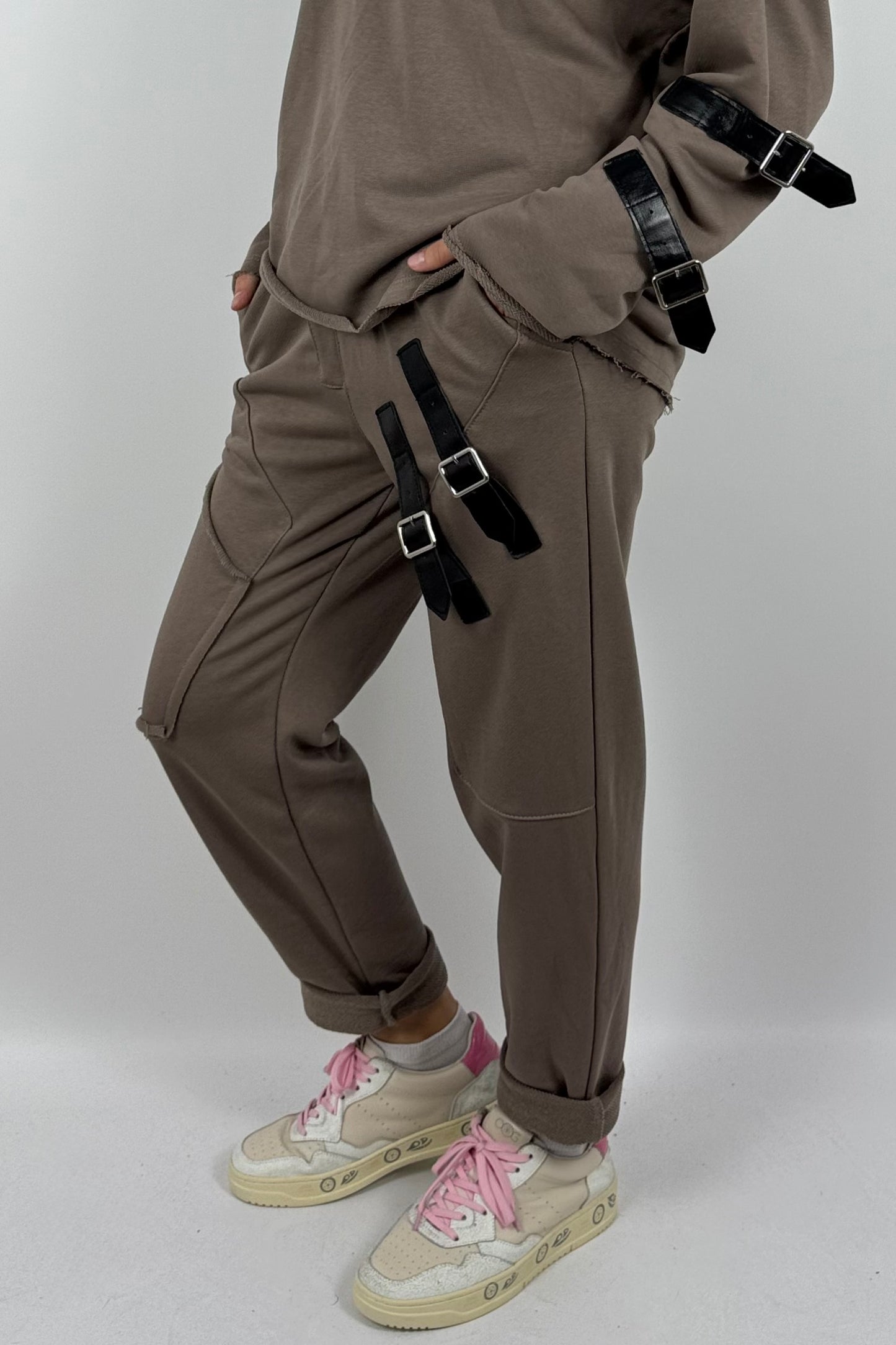 Lässige Oversize Jogginghose mit Schnallen-Details – Mud