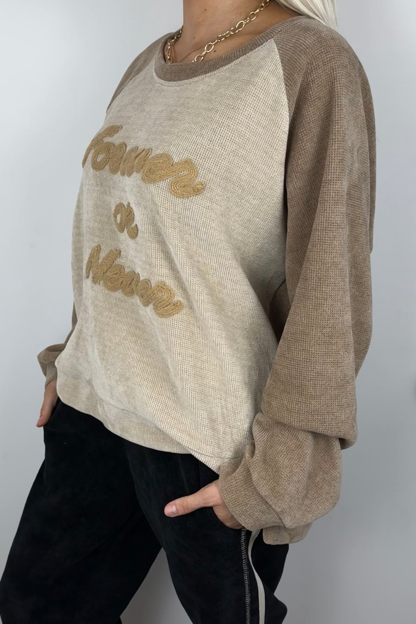 Damen Shirt mit Schriftzug und bequemem Schnitt-Beige