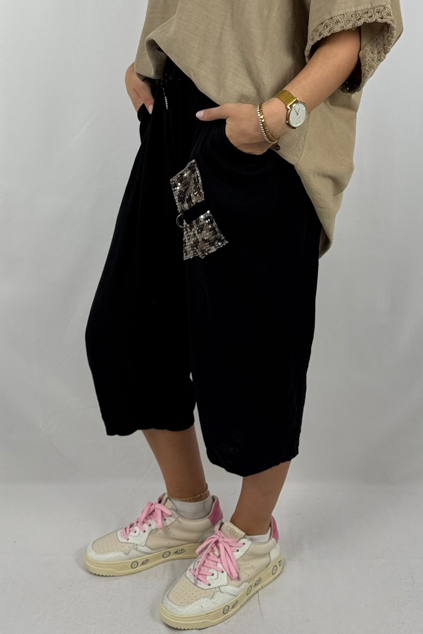 Leinen-Shorts mit Pailletten-Applikation-Schwarz