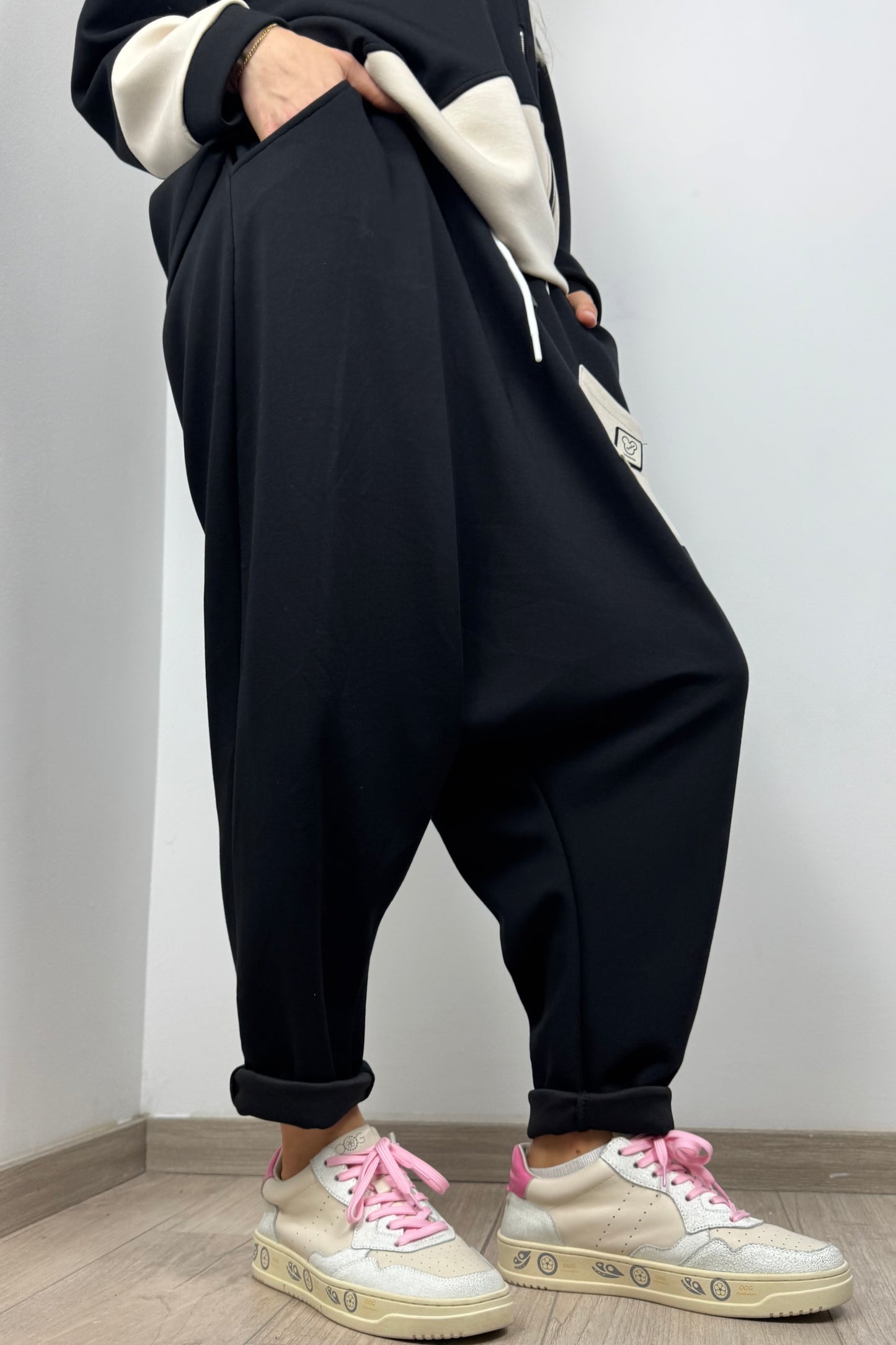 Casual Harem-Hose mit Kontrasttasche – Schwarz