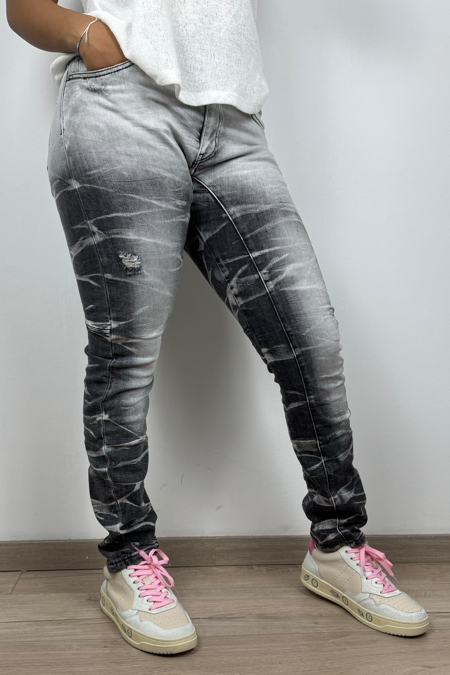 Slim Fit Damenjeans in Grau mit Waschung