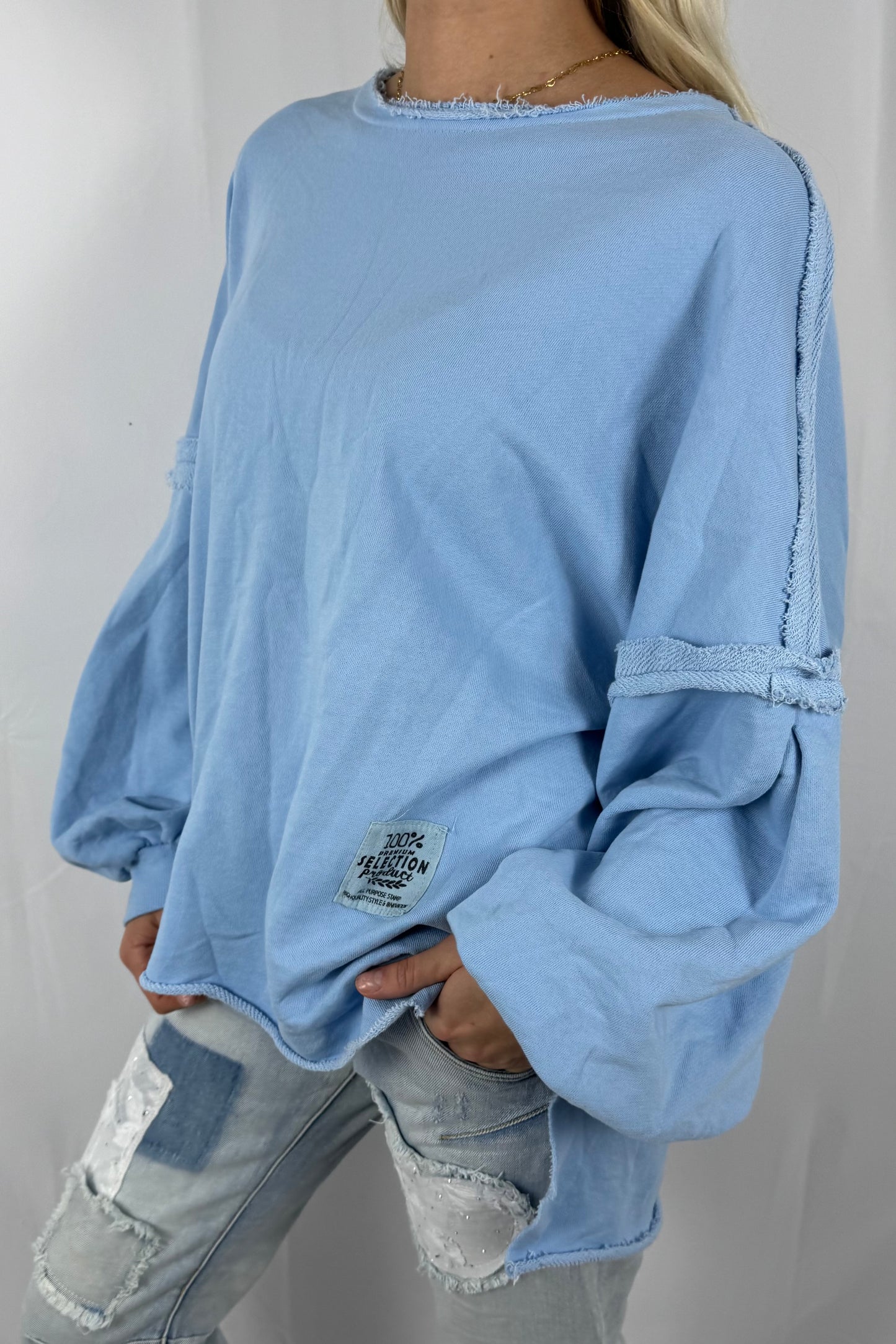 Oversize Sweatshirt mit Stufen-Schnitt & Patch –Hellblau
