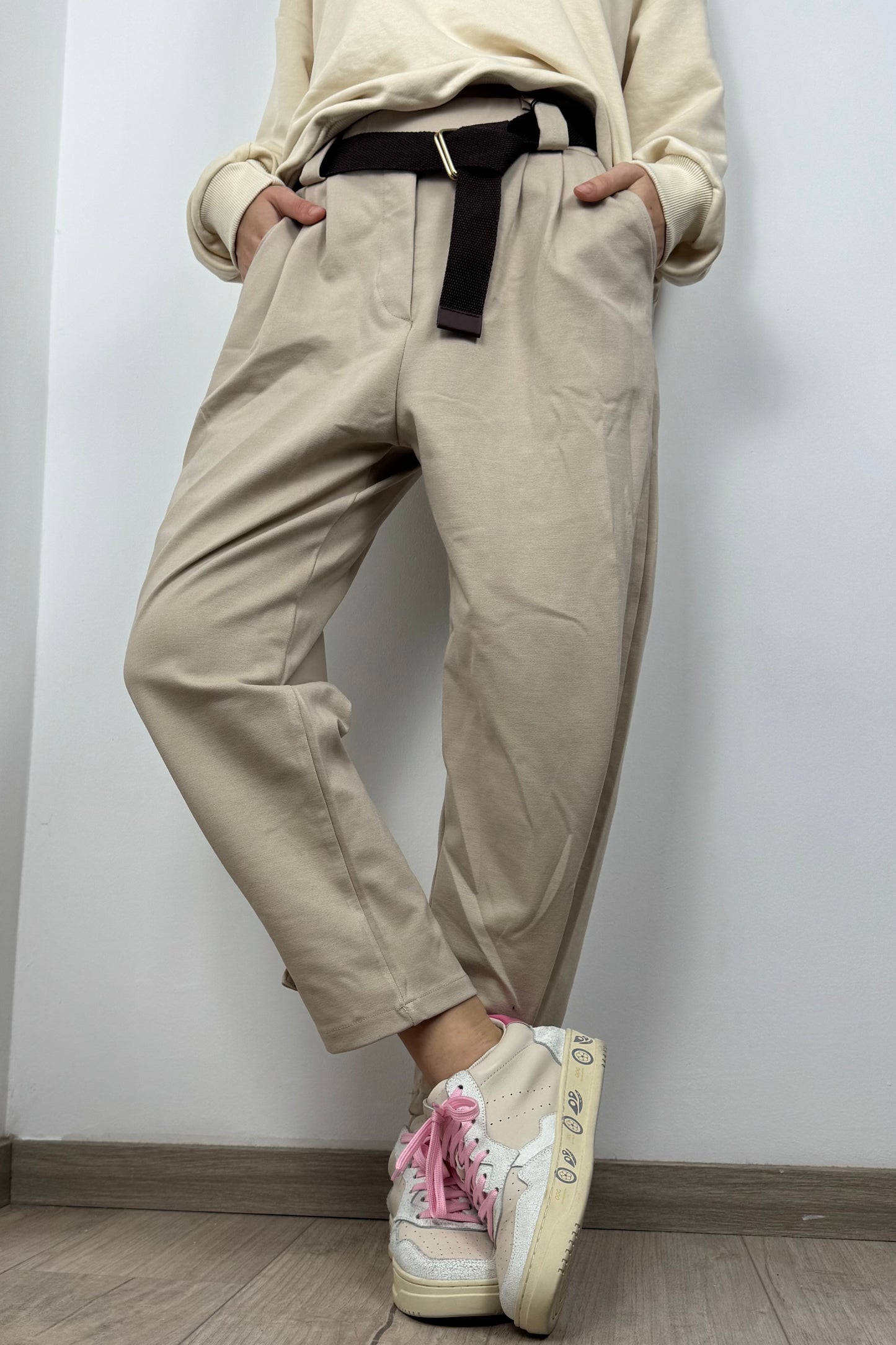 Paperbag-Hose mit Gürtel-Beige