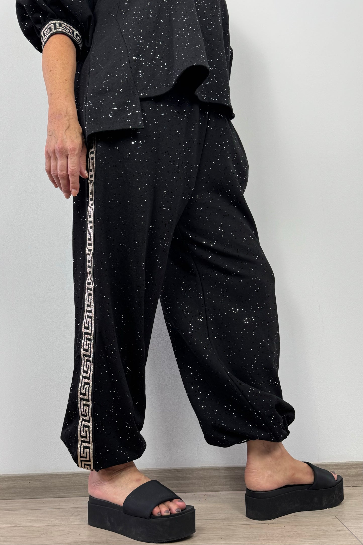 Damen Jogpants mit Glitzer – Zierstreifen & komfortabler Sitz